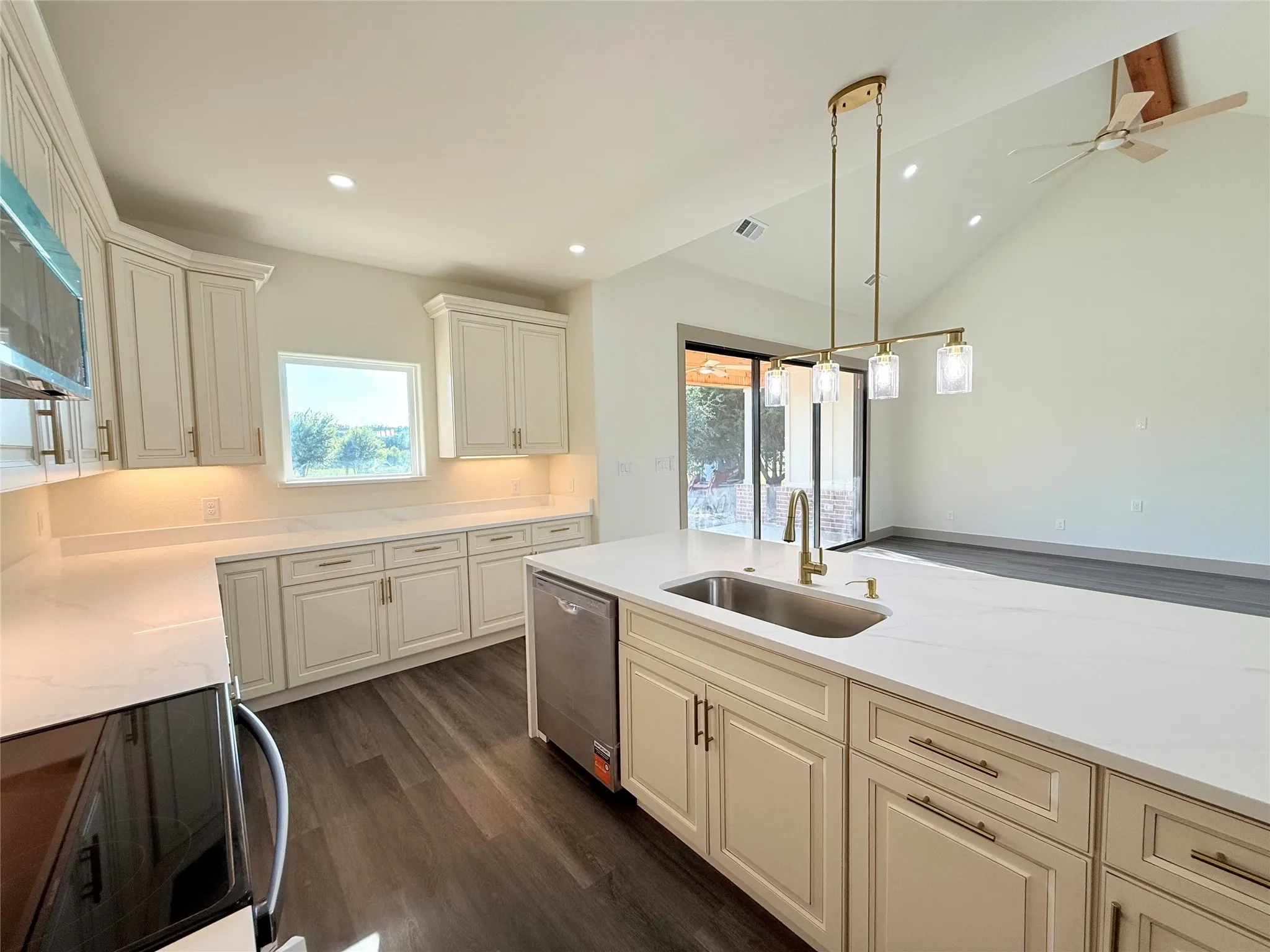 Single Family Residence For Sale in Hunt County , 6560 Private Road 2269, Quinlan, Texas 75474, 3 Bedroom, 2 Bathroom, 2 Garage spaces, 2,545 Sqft, built in 2026, mls#21328441, Real Estate Agent in Quinlan, Homes For Sale in Hunt county, Homes For Sale in Quinlan, Realtor in Quinlan Texas, Real Estate Brokerage Independent Realty Texas, Luminita Cordes Realtor
