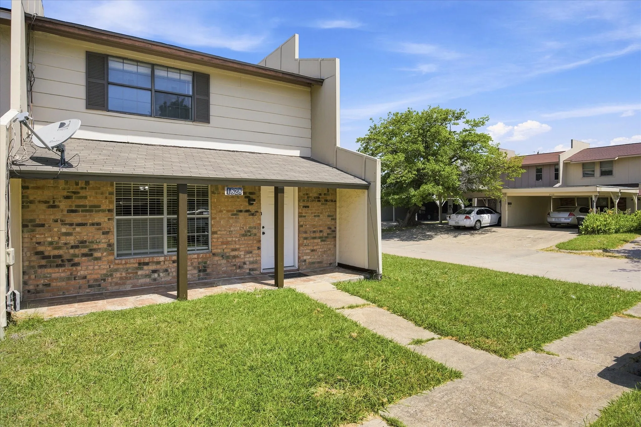 Single Family Residence For Sale in Dallas County , 1828 Ridgeview Plaza, Mesquite, Texas 75149, 2 Bedroom, 2 Bathroom, Garage spaces, 1,344 Sqft, built in 1974, mls#21328436, Real Estate Agent in Mesquite, Homes For Sale in Dallas county, Homes For Sale in Mesquite, Realtor in Mesquite Texas, Real Estate Brokerage Independent Realty Texas, Luminita Cordes Realtor