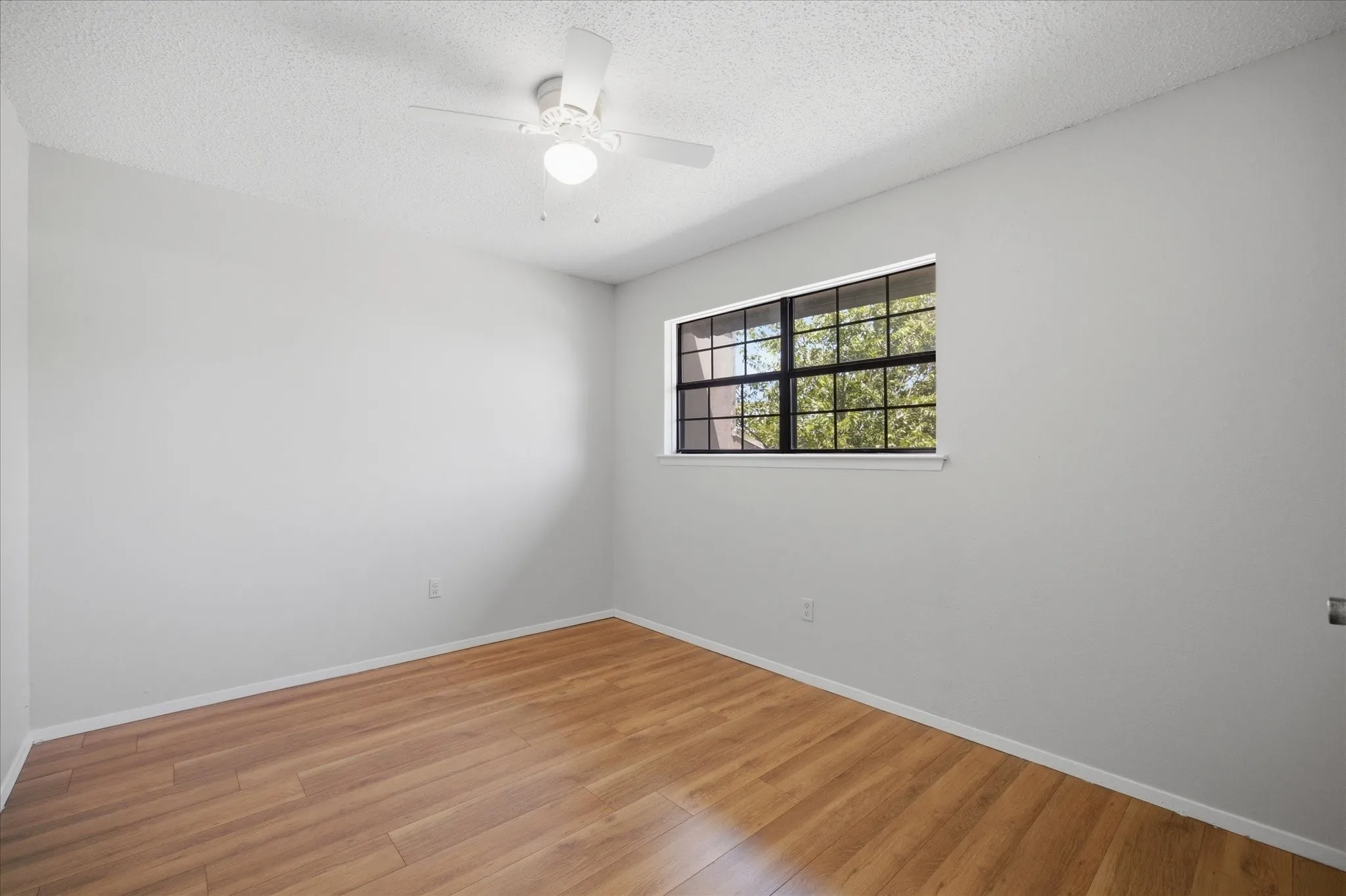 Single Family Residence For Sale in Dallas County , 1828 Ridgeview Plaza, Mesquite, Texas 75149, 2 Bedroom, 2 Bathroom, Garage spaces, 1,344 Sqft, built in 1974, mls#21328436, Real Estate Agent in Mesquite, Homes For Sale in Dallas county, Homes For Sale in Mesquite, Realtor in Mesquite Texas, Real Estate Brokerage Independent Realty Texas, Luminita Cordes Realtor