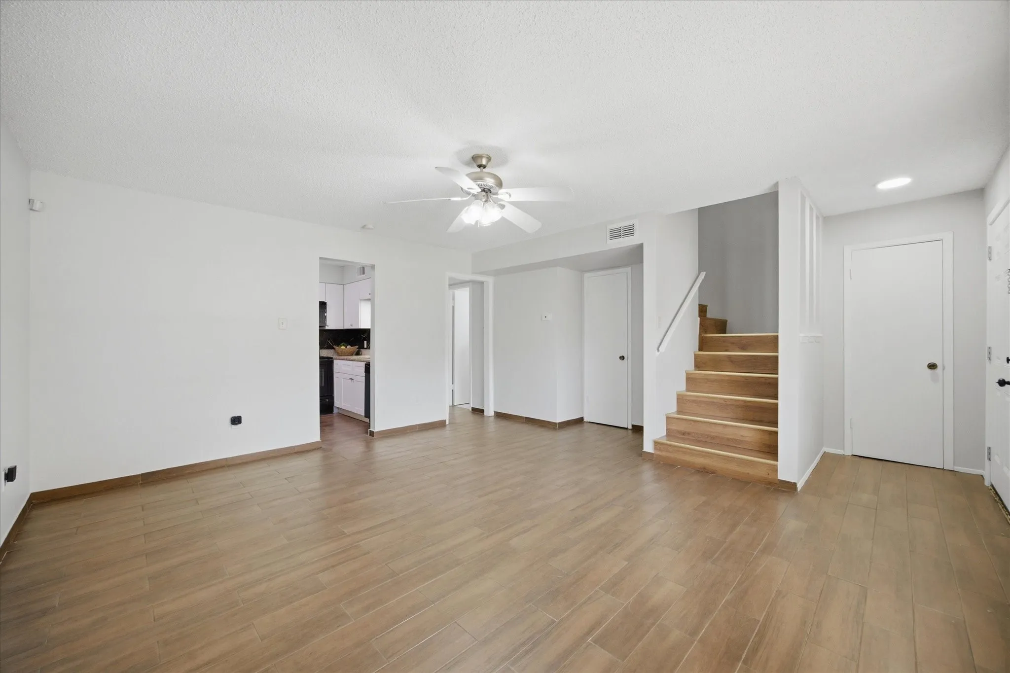 Single Family Residence For Sale in Dallas County , 1828 Ridgeview Plaza, Mesquite, Texas 75149, 2 Bedroom, 2 Bathroom, Garage spaces, 1,344 Sqft, built in 1974, mls#21328436, Real Estate Agent in Mesquite, Homes For Sale in Dallas county, Homes For Sale in Mesquite, Realtor in Mesquite Texas, Real Estate Brokerage Independent Realty Texas, Luminita Cordes Realtor