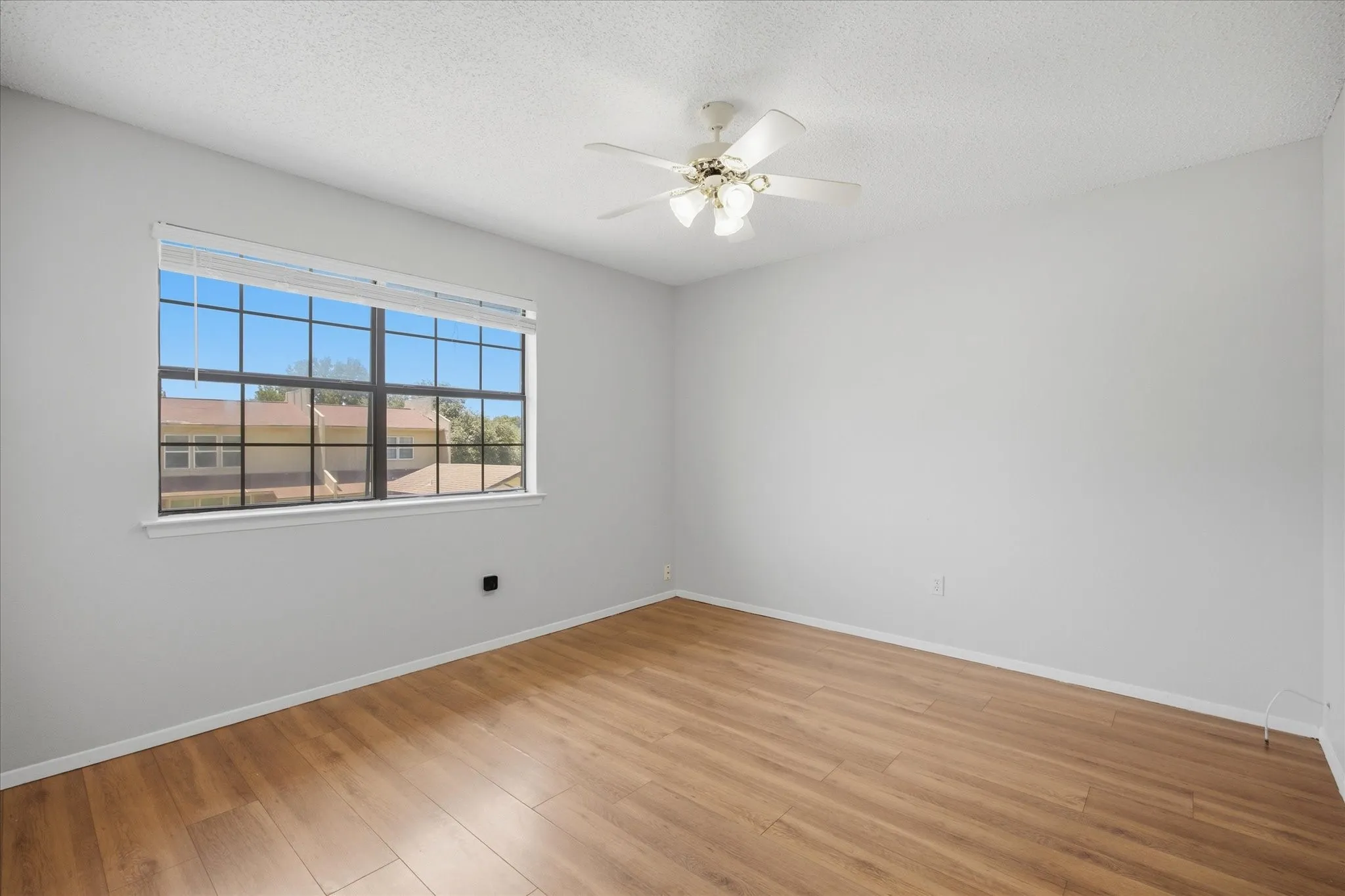 Single Family Residence For Sale in Dallas County , 1828 Ridgeview Plaza, Mesquite, Texas 75149, 2 Bedroom, 2 Bathroom, Garage spaces, 1,344 Sqft, built in 1974, mls#21328436, Real Estate Agent in Mesquite, Homes For Sale in Dallas county, Homes For Sale in Mesquite, Realtor in Mesquite Texas, Real Estate Brokerage Independent Realty Texas, Luminita Cordes Realtor