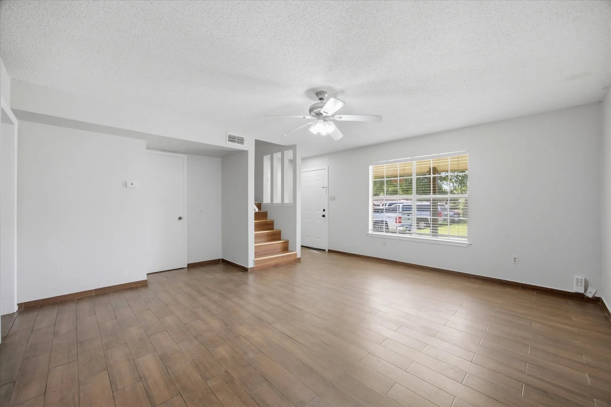 Single Family Residence For Sale in Dallas County , 1828 Ridgeview Plaza, Mesquite, Texas 75149, 2 Bedroom, 2 Bathroom, Garage spaces, 1,344 Sqft, built in 1974, mls#21328436, Real Estate Agent in Mesquite, Homes For Sale in Dallas county, Homes For Sale in Mesquite, Realtor in Mesquite Texas, Real Estate Brokerage Independent Realty Texas, Luminita Cordes Realtor