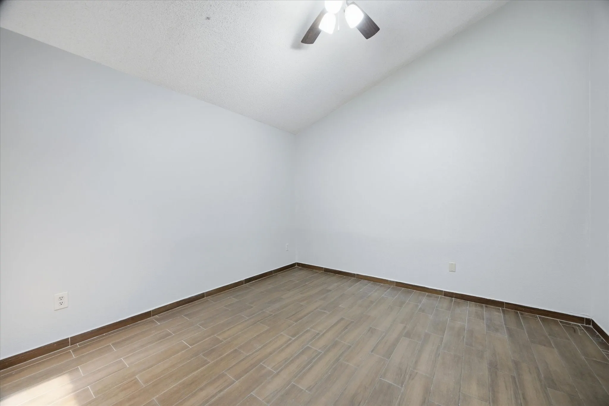 Single Family Residence For Sale in Dallas County , 1828 Ridgeview Plaza, Mesquite, Texas 75149, 2 Bedroom, 2 Bathroom, Garage spaces, 1,344 Sqft, built in 1974, mls#21328436, Real Estate Agent in Mesquite, Homes For Sale in Dallas county, Homes For Sale in Mesquite, Realtor in Mesquite Texas, Real Estate Brokerage Independent Realty Texas, Luminita Cordes Realtor