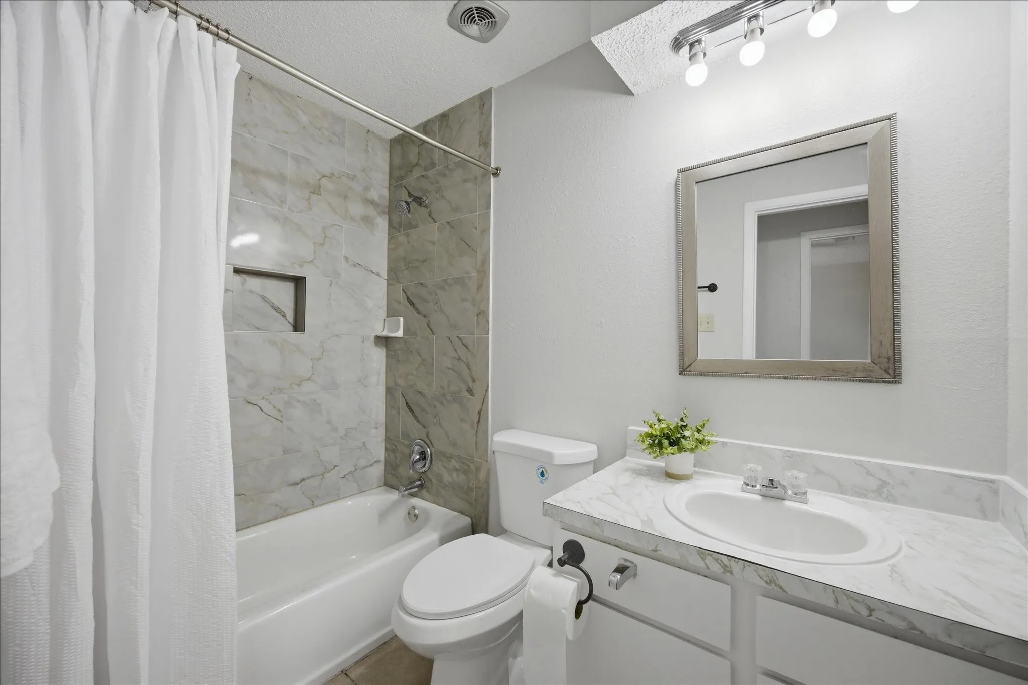 Single Family Residence For Sale in Dallas County , 1828 Ridgeview Plaza, Mesquite, Texas 75149, 2 Bedroom, 2 Bathroom, Garage spaces, 1,344 Sqft, built in 1974, mls#21328436, Real Estate Agent in Mesquite, Homes For Sale in Dallas county, Homes For Sale in Mesquite, Realtor in Mesquite Texas, Real Estate Brokerage Independent Realty Texas, Luminita Cordes Realtor