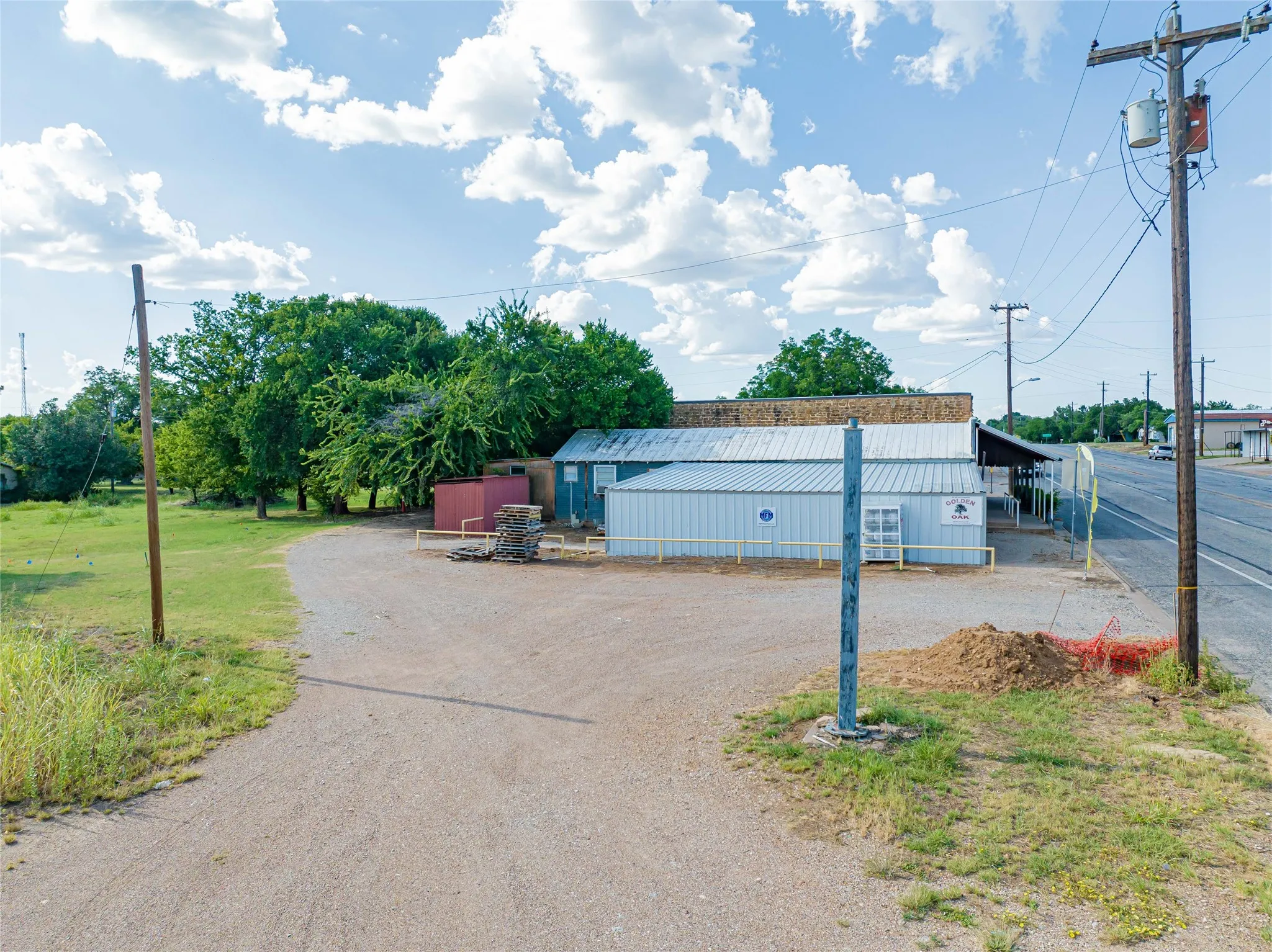Business For Sale in Throckmorton County , 105 S US Highway 183, Woodson, Texas 76491, 0, 0, Garage spaces, 0 Sqft, built in 0, Price $110,000, mls#21308618, Real Estate Agent in Woodson, Homes For Sale in Throckmorton county, Homes For Sale in Woodson, Realtor in Woodson Texas, Real Estate Brokerage Independent Realty Texas, Luminita Cordes Realtor