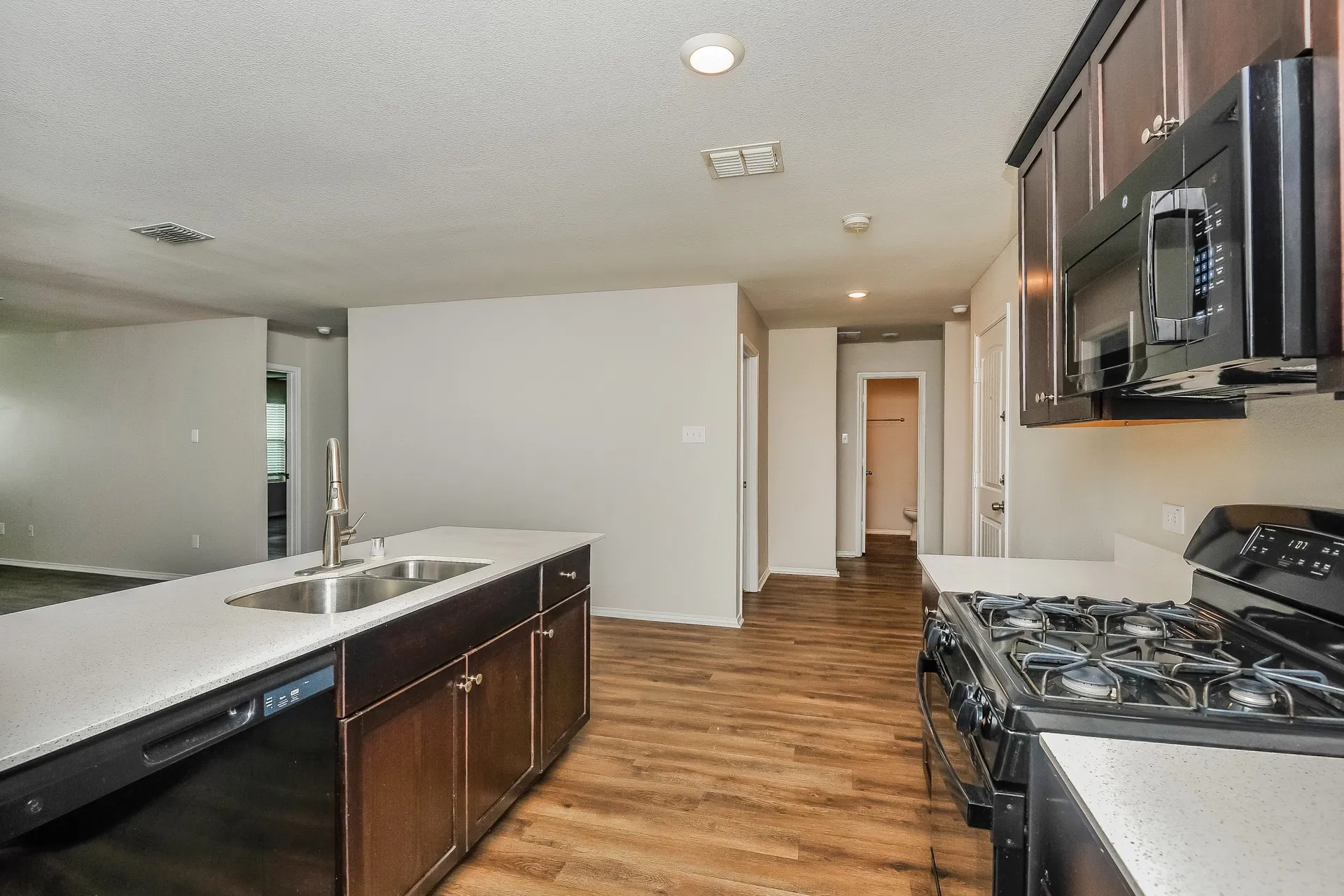 Single Family Residence For Sale in Tarrant County , 305 Anvil Drive, Fort Worth, Texas 76052, 3 Bedroom, 2 Bathroom, 2 Garage spaces, 1,640 Sqft, built in 2020, mls#21327895, Real Estate Agent in Fort Worth, Homes For Sale in Tarrant county, Homes For Sale in Fort Worth, Realtor in Fort Worth Texas, Real Estate Brokerage Independent Realty Texas, Luminita Cordes Realtor