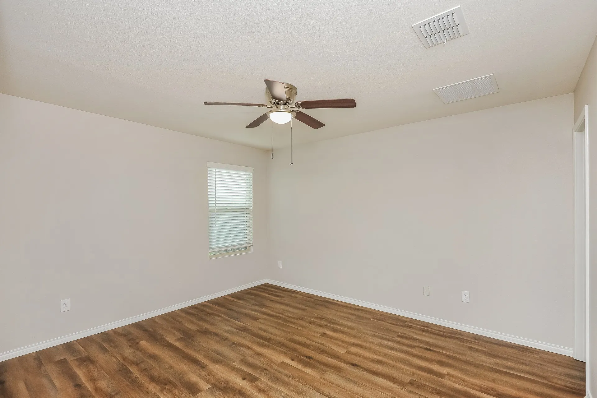 Single Family Residence For Sale in Tarrant County , 305 Anvil Drive, Fort Worth, Texas 76052, 3 Bedroom, 2 Bathroom, 2 Garage spaces, 1,640 Sqft, built in 2020, mls#21327895, Real Estate Agent in Fort Worth, Homes For Sale in Tarrant county, Homes For Sale in Fort Worth, Realtor in Fort Worth Texas, Real Estate Brokerage Independent Realty Texas, Luminita Cordes Realtor