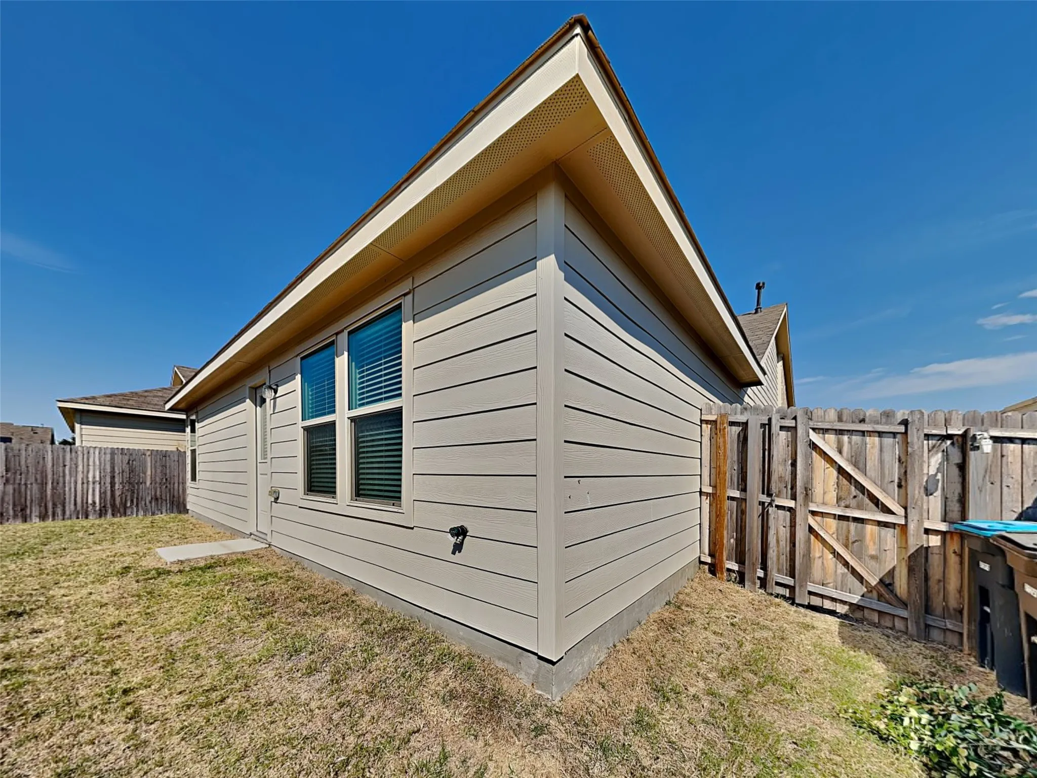 Single Family Residence For Sale in Tarrant County , 305 Anvil Drive, Fort Worth, Texas 76052, 3 Bedroom, 2 Bathroom, 2 Garage spaces, 1,640 Sqft, built in 2020, mls#21327895, Real Estate Agent in Fort Worth, Homes For Sale in Tarrant county, Homes For Sale in Fort Worth, Realtor in Fort Worth Texas, Real Estate Brokerage Independent Realty Texas, Luminita Cordes Realtor