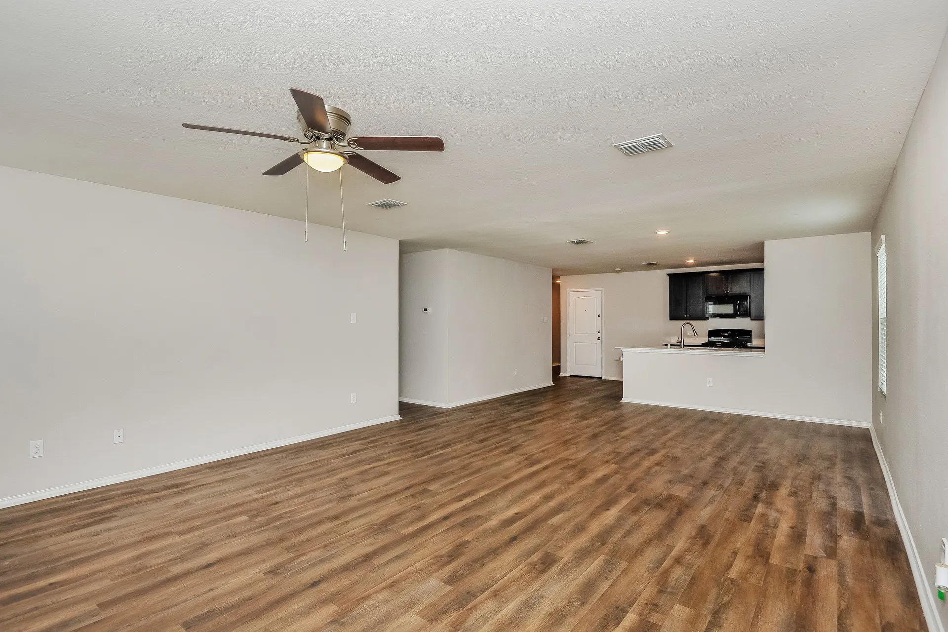 Single Family Residence For Sale in Tarrant County , 305 Anvil Drive, Fort Worth, Texas 76052, 3 Bedroom, 2 Bathroom, 2 Garage spaces, 1,640 Sqft, built in 2020, mls#21327895, Real Estate Agent in Fort Worth, Homes For Sale in Tarrant county, Homes For Sale in Fort Worth, Realtor in Fort Worth Texas, Real Estate Brokerage Independent Realty Texas, Luminita Cordes Realtor