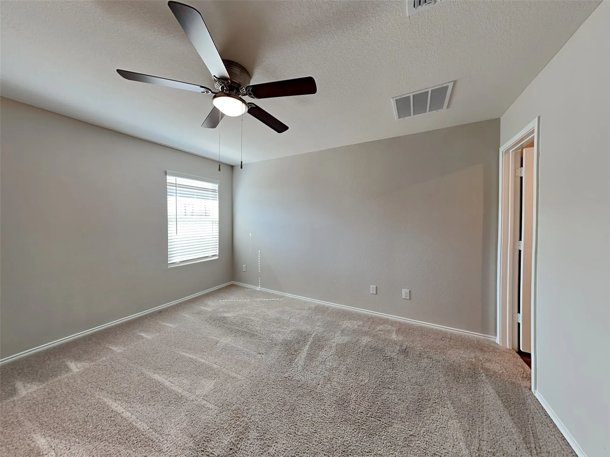 Single Family Residence For Sale in Tarrant County , 305 Anvil Drive, Fort Worth, Texas 76052, 3 Bedroom, 2 Bathroom, 2 Garage spaces, 1,640 Sqft, built in 2020, mls#21327895, Real Estate Agent in Fort Worth, Homes For Sale in Tarrant county, Homes For Sale in Fort Worth, Realtor in Fort Worth Texas, Real Estate Brokerage Independent Realty Texas, Luminita Cordes Realtor