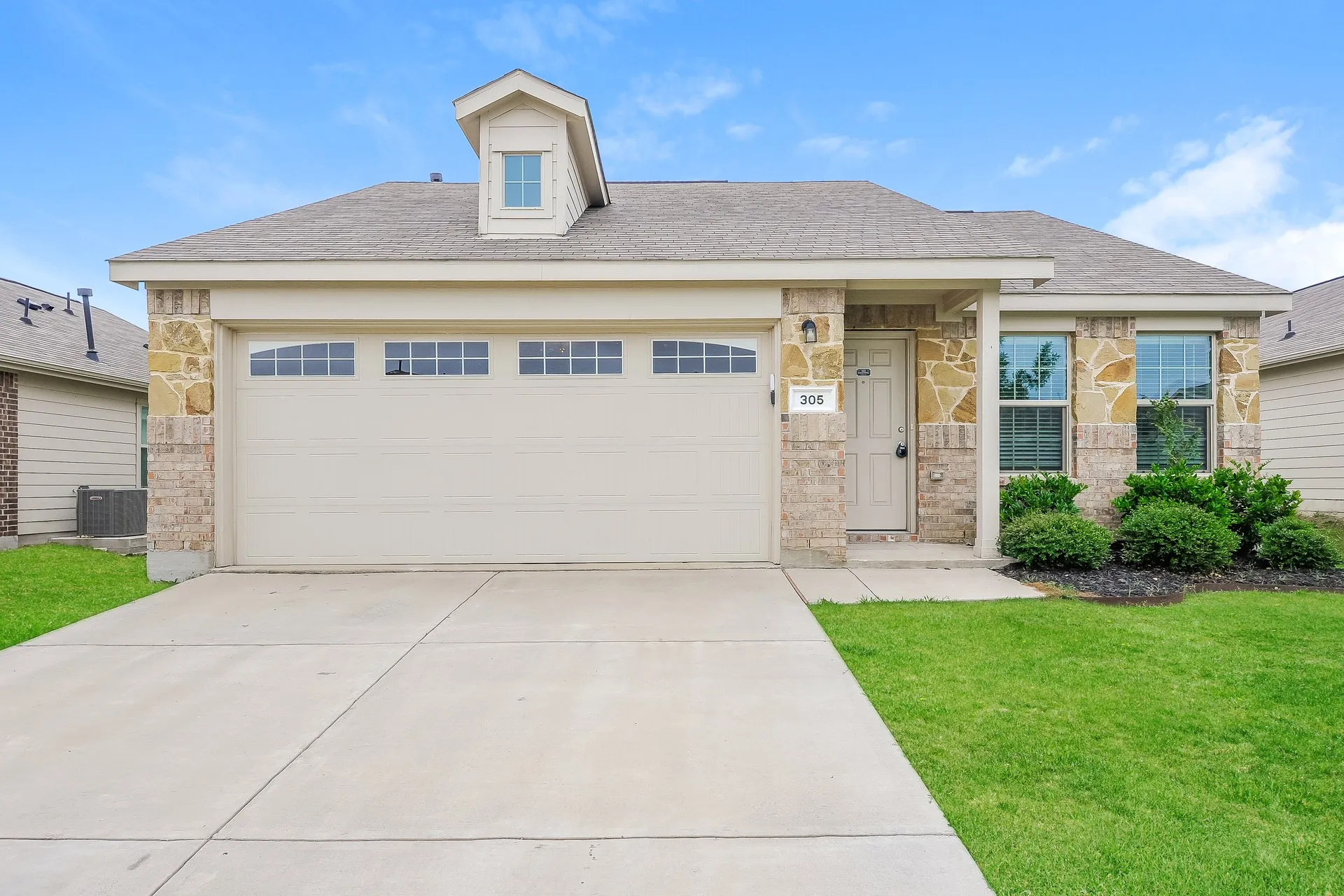 Single Family Residence For Sale in Tarrant County , 305 Anvil Drive, Fort Worth, Texas 76052, 3 Bedroom, 2 Bathroom, 2 Garage spaces, 1,640 Sqft, built in 2020, mls#21327895, Real Estate Agent in Fort Worth, Homes For Sale in Tarrant county, Homes For Sale in Fort Worth, Realtor in Fort Worth Texas, Real Estate Brokerage Independent Realty Texas, Luminita Cordes Realtor