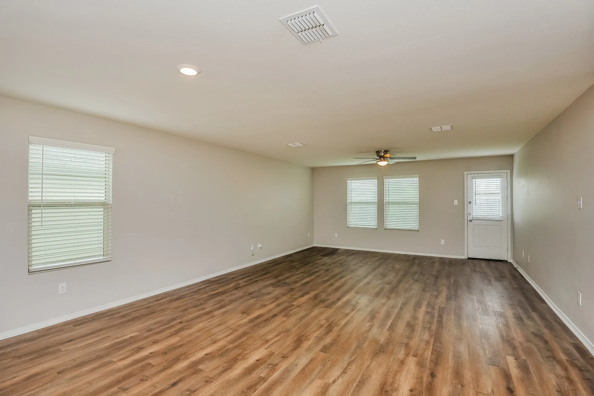 Single Family Residence For Sale in Tarrant County , 305 Anvil Drive, Fort Worth, Texas 76052, 3 Bedroom, 2 Bathroom, 2 Garage spaces, 1,640 Sqft, built in 2020, mls#21327895, Real Estate Agent in Fort Worth, Homes For Sale in Tarrant county, Homes For Sale in Fort Worth, Realtor in Fort Worth Texas, Real Estate Brokerage Independent Realty Texas, Luminita Cordes Realtor