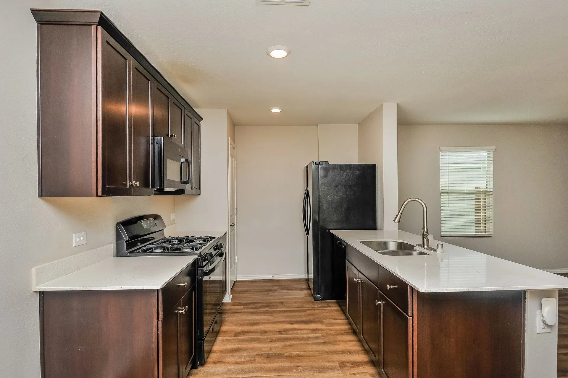 Single Family Residence For Sale in Tarrant County , 305 Anvil Drive, Fort Worth, Texas 76052, 3 Bedroom, 2 Bathroom, 2 Garage spaces, 1,640 Sqft, built in 2020, mls#21327895, Real Estate Agent in Fort Worth, Homes For Sale in Tarrant county, Homes For Sale in Fort Worth, Realtor in Fort Worth Texas, Real Estate Brokerage Independent Realty Texas, Luminita Cordes Realtor