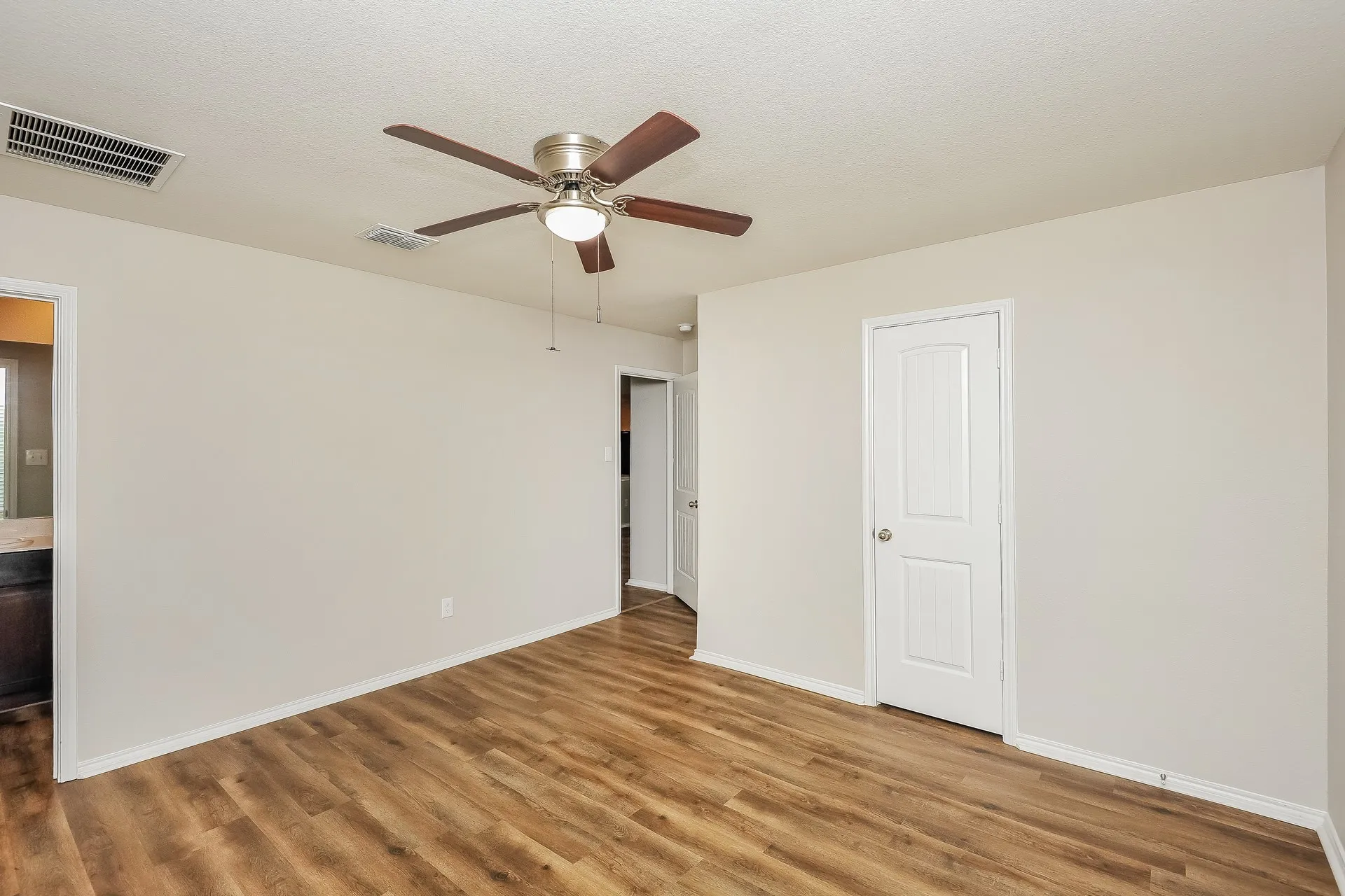 Single Family Residence For Sale in Tarrant County , 305 Anvil Drive, Fort Worth, Texas 76052, 3 Bedroom, 2 Bathroom, 2 Garage spaces, 1,640 Sqft, built in 2020, mls#21327895, Real Estate Agent in Fort Worth, Homes For Sale in Tarrant county, Homes For Sale in Fort Worth, Realtor in Fort Worth Texas, Real Estate Brokerage Independent Realty Texas, Luminita Cordes Realtor