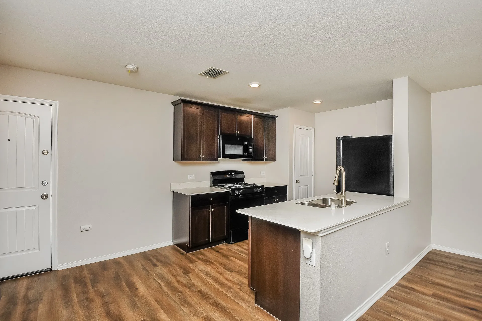 Single Family Residence For Sale in Tarrant County , 305 Anvil Drive, Fort Worth, Texas 76052, 3 Bedroom, 2 Bathroom, 2 Garage spaces, 1,640 Sqft, built in 2020, mls#21327895, Real Estate Agent in Fort Worth, Homes For Sale in Tarrant county, Homes For Sale in Fort Worth, Realtor in Fort Worth Texas, Real Estate Brokerage Independent Realty Texas, Luminita Cordes Realtor