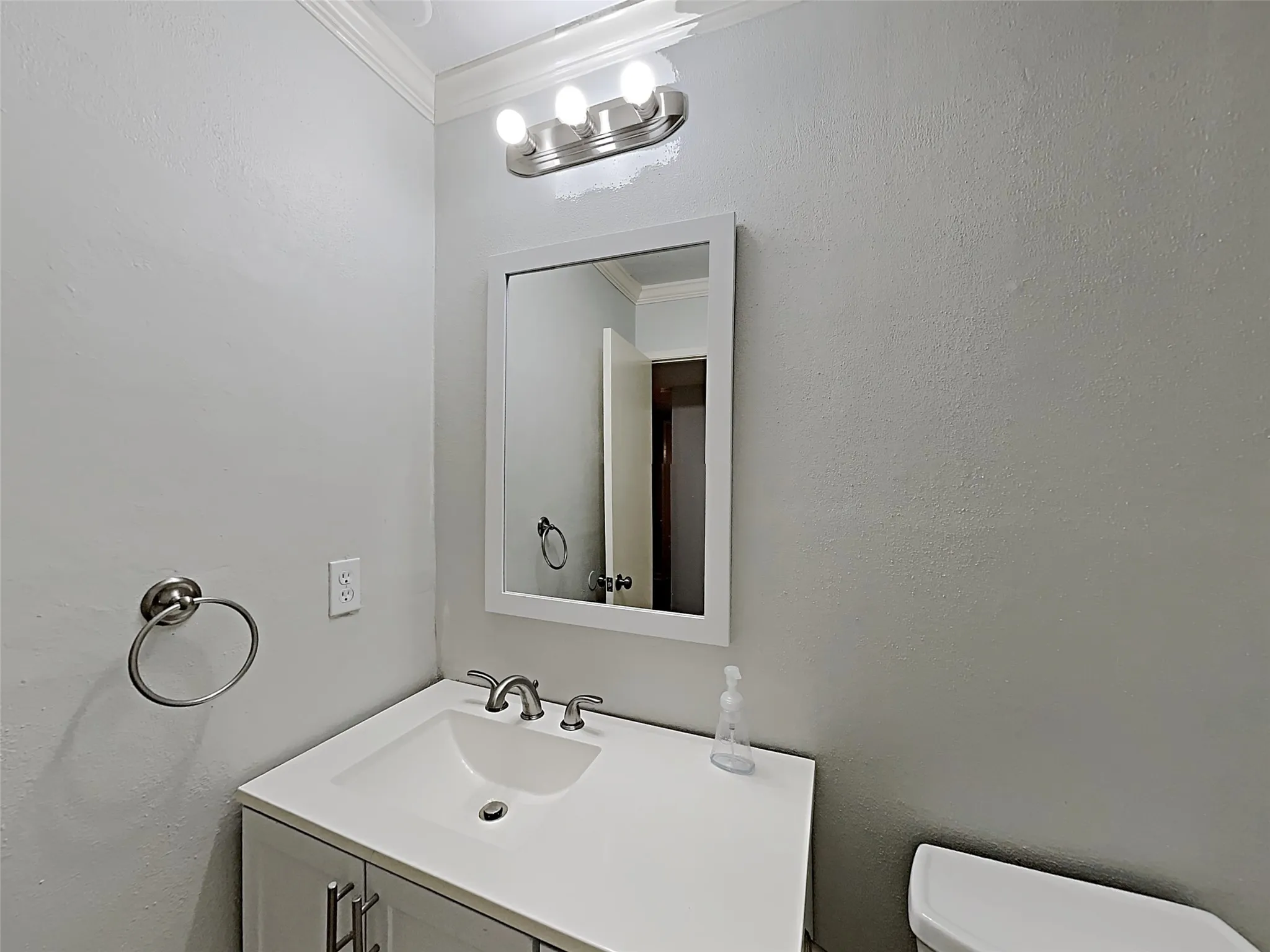 Single Family Residence For Sale in Denton County , 3522 Whitney Drive, Carrollton, Texas 75007, 3 Bedroom, 2 Bathroom, 2 Garage spaces, 1,900 Sqft, built in 2014, mls#21327927, Real Estate Agent in Carrollton, Homes For Sale in Denton county, Homes For Sale in Carrollton, Realtor in Carrollton Texas, Real Estate Brokerage Independent Realty Texas, Luminita Cordes Realtor
