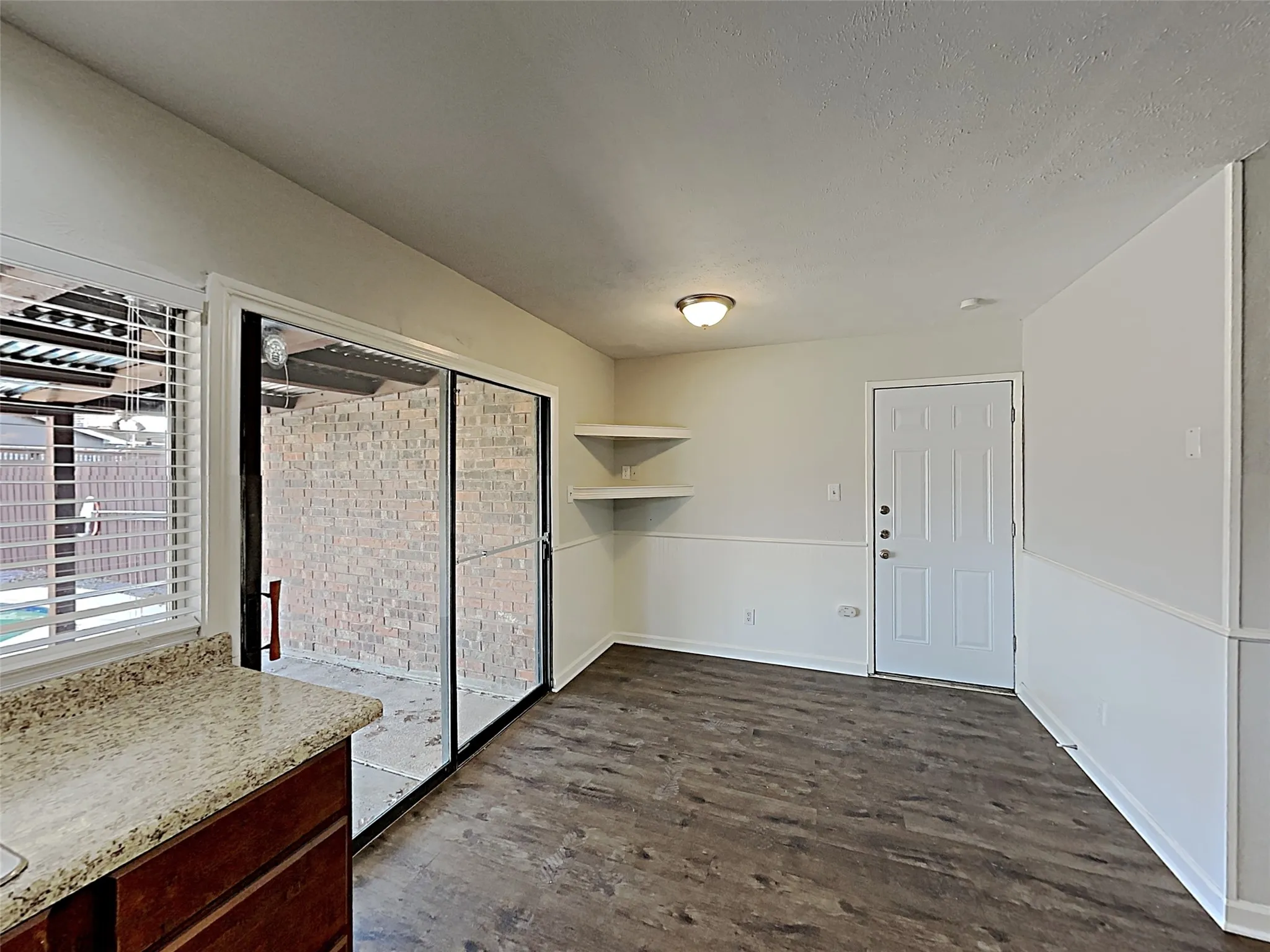 Single Family Residence For Sale in Denton County , 3522 Whitney Drive, Carrollton, Texas 75007, 3 Bedroom, 2 Bathroom, 2 Garage spaces, 1,900 Sqft, built in 2014, mls#21327927, Real Estate Agent in Carrollton, Homes For Sale in Denton county, Homes For Sale in Carrollton, Realtor in Carrollton Texas, Real Estate Brokerage Independent Realty Texas, Luminita Cordes Realtor