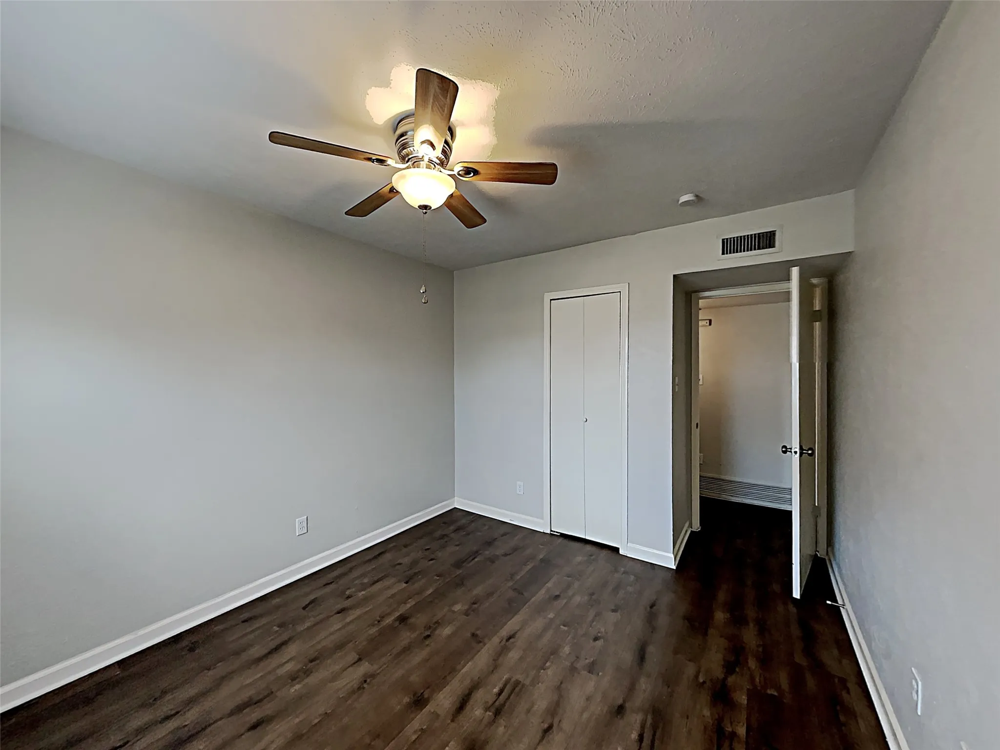 Single Family Residence For Sale in Denton County , 3522 Whitney Drive, Carrollton, Texas 75007, 3 Bedroom, 2 Bathroom, 2 Garage spaces, 1,900 Sqft, built in 2014, mls#21327927, Real Estate Agent in Carrollton, Homes For Sale in Denton county, Homes For Sale in Carrollton, Realtor in Carrollton Texas, Real Estate Brokerage Independent Realty Texas, Luminita Cordes Realtor