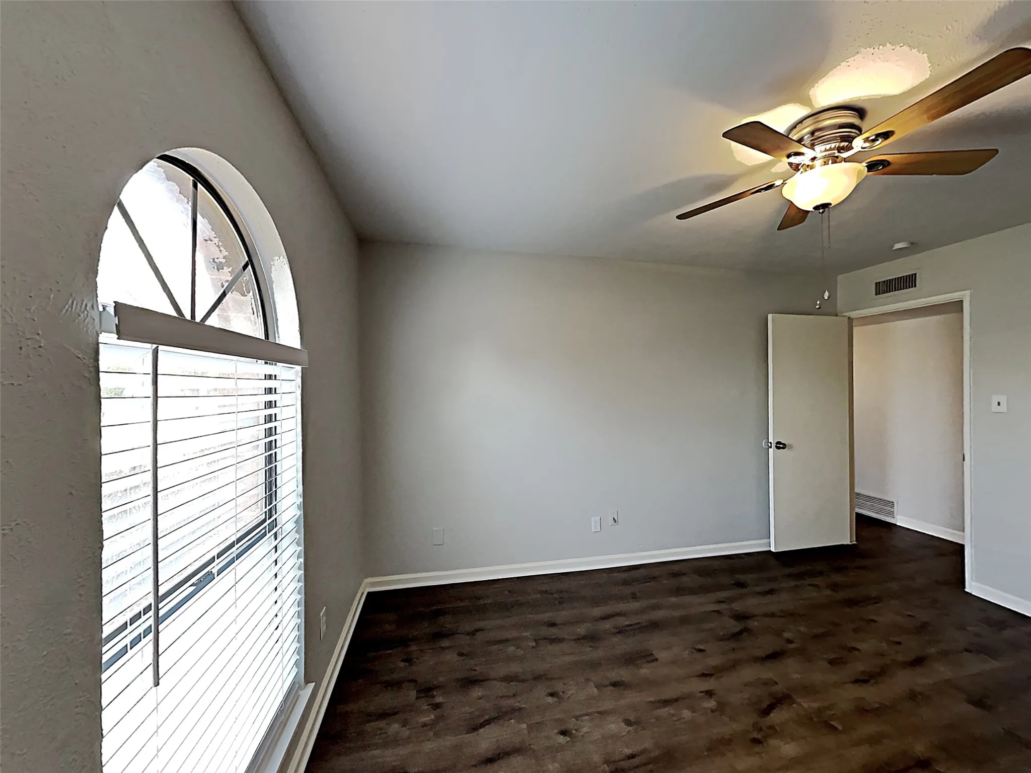 Single Family Residence For Sale in Denton County , 3522 Whitney Drive, Carrollton, Texas 75007, 3 Bedroom, 2 Bathroom, 2 Garage spaces, 1,900 Sqft, built in 2014, mls#21327927, Real Estate Agent in Carrollton, Homes For Sale in Denton county, Homes For Sale in Carrollton, Realtor in Carrollton Texas, Real Estate Brokerage Independent Realty Texas, Luminita Cordes Realtor