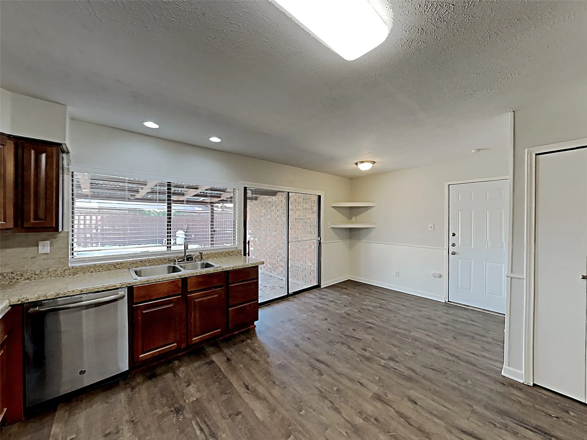 Single Family Residence For Sale in Denton County , 3522 Whitney Drive, Carrollton, Texas 75007, 3 Bedroom, 2 Bathroom, 2 Garage spaces, 1,900 Sqft, built in 2014, mls#21327927, Real Estate Agent in Carrollton, Homes For Sale in Denton county, Homes For Sale in Carrollton, Realtor in Carrollton Texas, Real Estate Brokerage Independent Realty Texas, Luminita Cordes Realtor