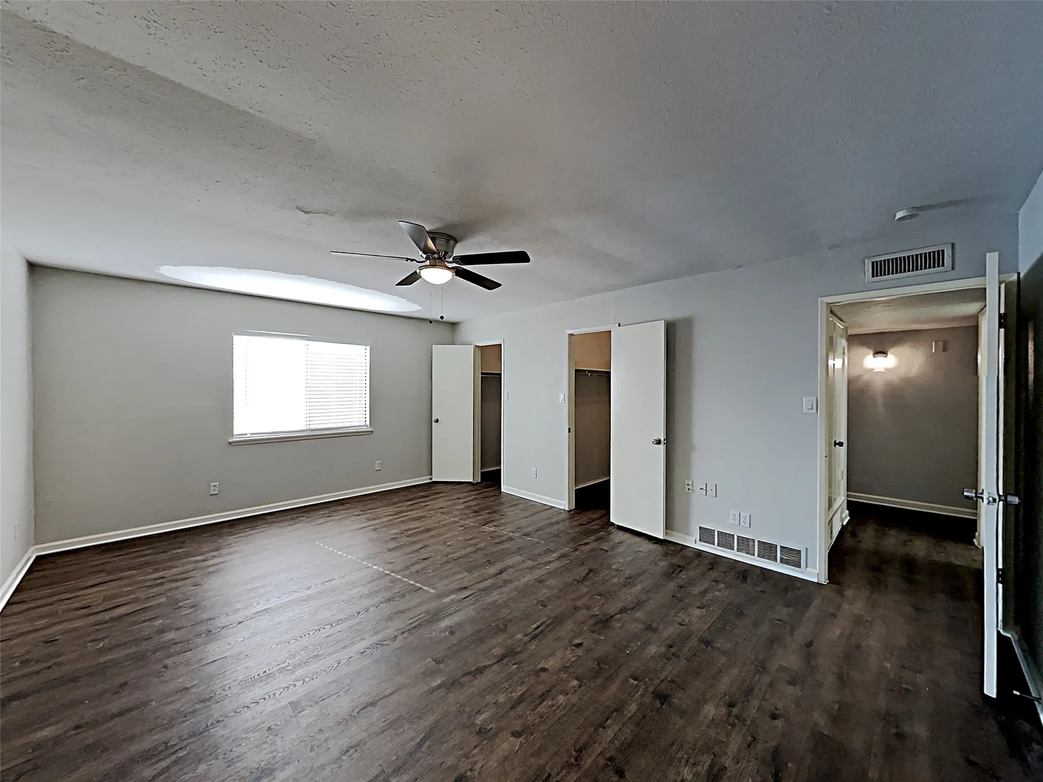 Single Family Residence For Sale in Denton County , 3522 Whitney Drive, Carrollton, Texas 75007, 3 Bedroom, 2 Bathroom, 2 Garage spaces, 1,900 Sqft, built in 2014, mls#21327927, Real Estate Agent in Carrollton, Homes For Sale in Denton county, Homes For Sale in Carrollton, Realtor in Carrollton Texas, Real Estate Brokerage Independent Realty Texas, Luminita Cordes Realtor