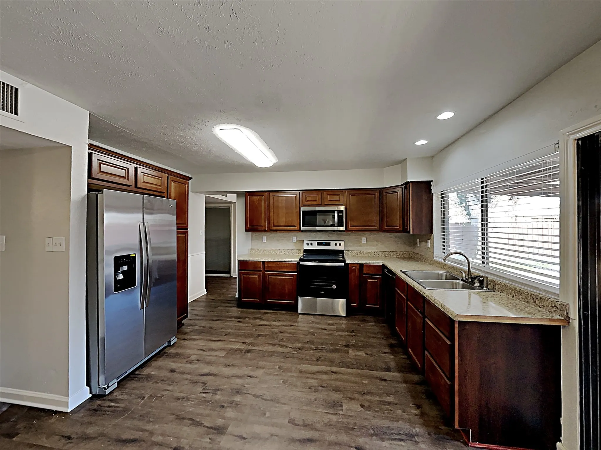 Single Family Residence For Sale in Denton County , 3522 Whitney Drive, Carrollton, Texas 75007, 3 Bedroom, 2 Bathroom, 2 Garage spaces, 1,900 Sqft, built in 2014, mls#21327927, Real Estate Agent in Carrollton, Homes For Sale in Denton county, Homes For Sale in Carrollton, Realtor in Carrollton Texas, Real Estate Brokerage Independent Realty Texas, Luminita Cordes Realtor