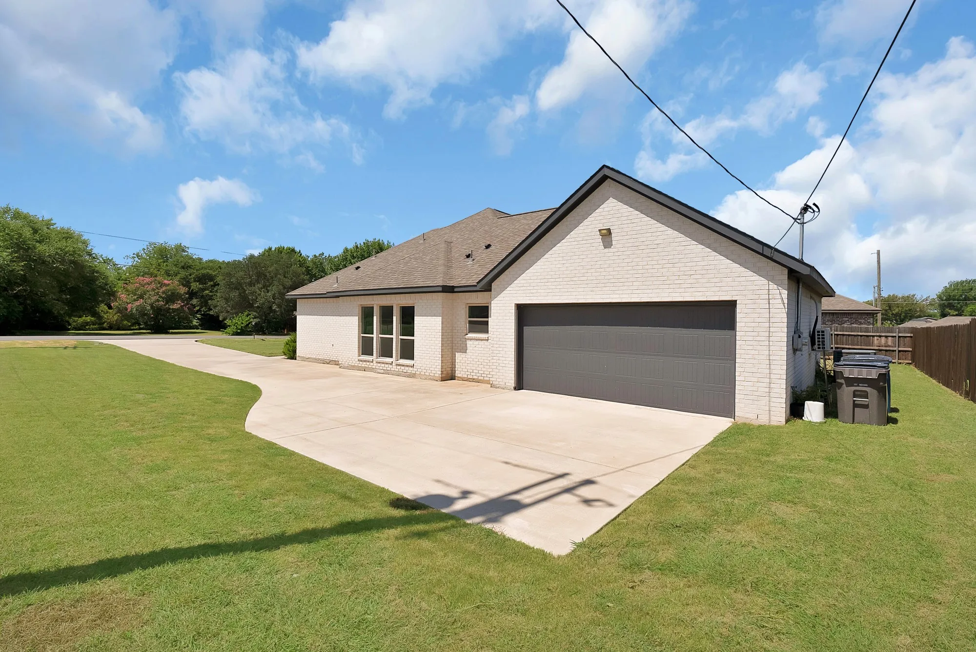 Single Family Residence For Sale in Dallas County , 925 Balkan Drive, Lancaster, Texas 75134, 3 Bedroom, 2 Bathroom, 2 Garage spaces, 1,947 Sqft, built in 2021, mls#21328449, Real Estate Agent in Lancaster, Homes For Sale in Dallas county, Homes For Sale in Lancaster, Realtor in Lancaster Texas, Real Estate Brokerage Independent Realty Texas, Luminita Cordes Realtor