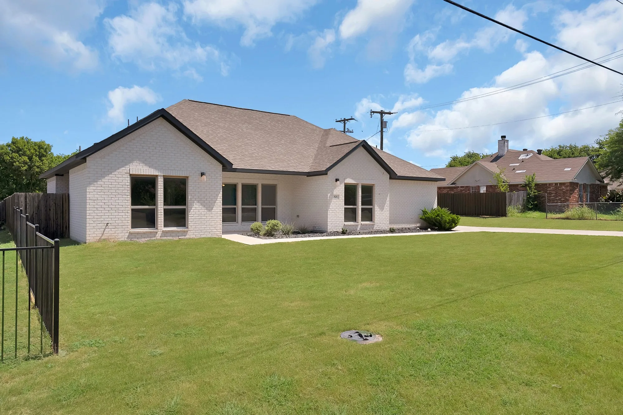 Single Family Residence For Sale in Dallas County , 925 Balkan Drive, Lancaster, Texas 75134, 3 Bedroom, 2 Bathroom, 2 Garage spaces, 1,947 Sqft, built in 2021, mls#21328449, Real Estate Agent in Lancaster, Homes For Sale in Dallas county, Homes For Sale in Lancaster, Realtor in Lancaster Texas, Real Estate Brokerage Independent Realty Texas, Luminita Cordes Realtor