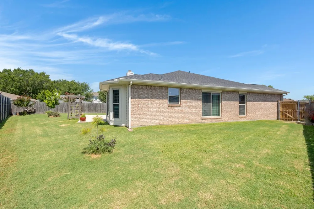 Single Family Residence For Sale in Denton County , 2054 Lake Pointe Drive, Little Elm, Texas 75068, 3 Bedroom, 2 Bathroom, 2 Garage spaces, 1,782 Sqft, built in 1999, mls#21328448, Real Estate Agent in Little Elm, Homes For Sale in Denton county, Homes For Sale in Little Elm, Realtor in Little Elm Texas, Real Estate Brokerage Independent Realty Texas, Luminita Cordes Realtor