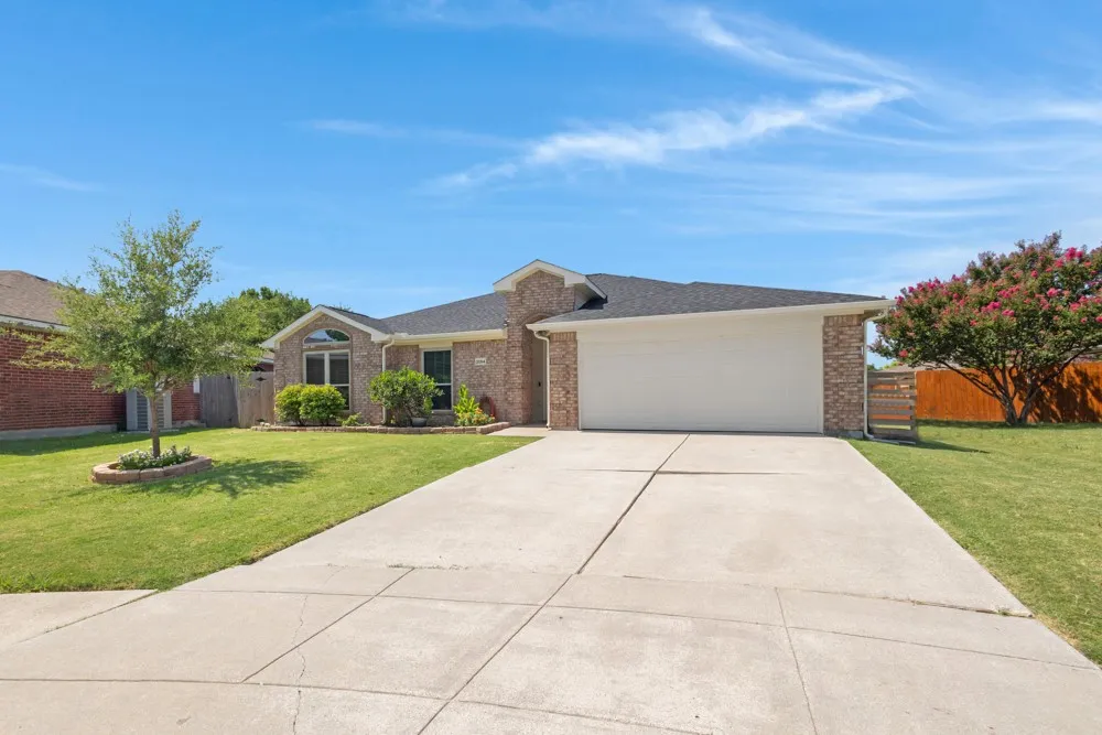 Single Family Residence For Sale in Denton County , 2054 Lake Pointe Drive, Little Elm, Texas 75068, 3 Bedroom, 2 Bathroom, 2 Garage spaces, 1,782 Sqft, built in 1999, mls#21328448, Real Estate Agent in Little Elm, Homes For Sale in Denton county, Homes For Sale in Little Elm, Realtor in Little Elm Texas, Real Estate Brokerage Independent Realty Texas, Luminita Cordes Realtor