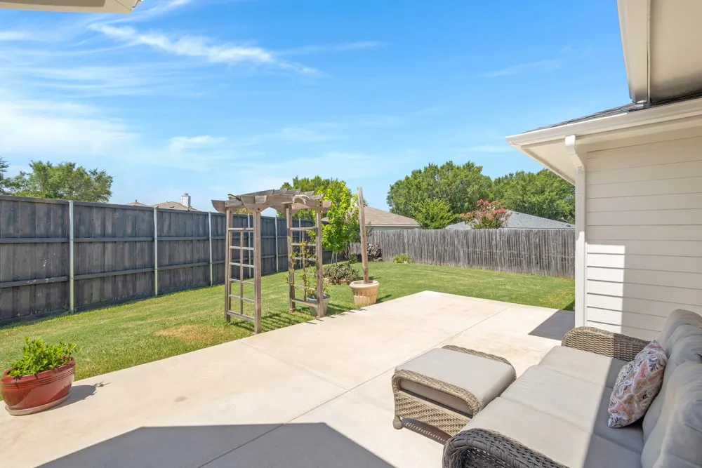 Single Family Residence For Sale in Denton County , 2054 Lake Pointe Drive, Little Elm, Texas 75068, 3 Bedroom, 2 Bathroom, 2 Garage spaces, 1,782 Sqft, built in 1999, mls#21328448, Real Estate Agent in Little Elm, Homes For Sale in Denton county, Homes For Sale in Little Elm, Realtor in Little Elm Texas, Real Estate Brokerage Independent Realty Texas, Luminita Cordes Realtor
