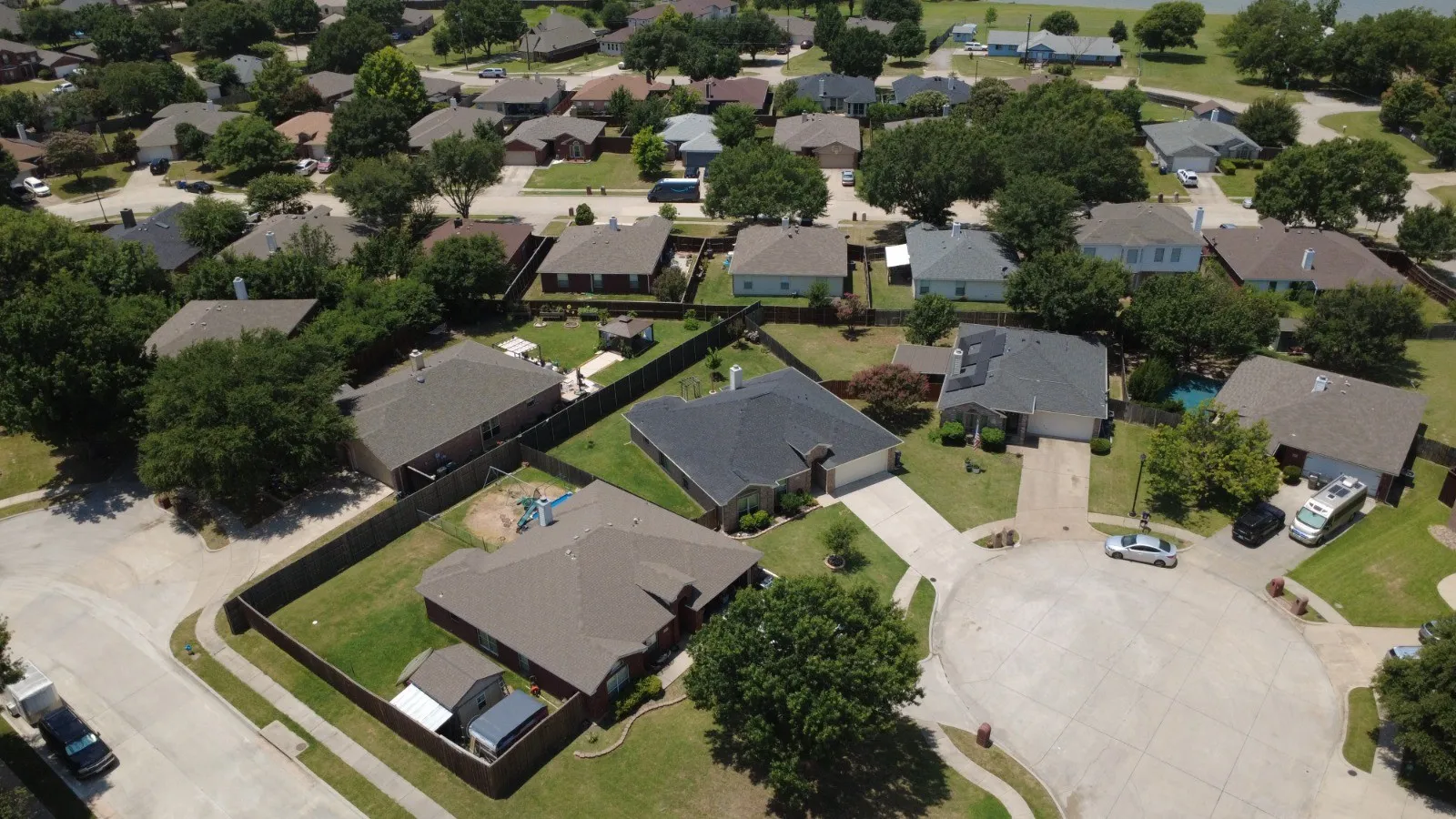 Single Family Residence For Sale in Denton County , 2054 Lake Pointe Drive, Little Elm, Texas 75068, 3 Bedroom, 2 Bathroom, 2 Garage spaces, 1,782 Sqft, built in 1999, mls#21328448, Real Estate Agent in Little Elm, Homes For Sale in Denton county, Homes For Sale in Little Elm, Realtor in Little Elm Texas, Real Estate Brokerage Independent Realty Texas, Luminita Cordes Realtor