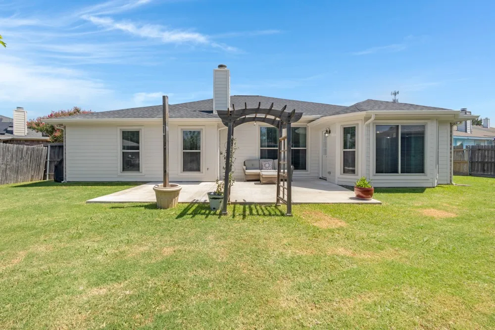 Single Family Residence For Sale in Denton County , 2054 Lake Pointe Drive, Little Elm, Texas 75068, 3 Bedroom, 2 Bathroom, 2 Garage spaces, 1,782 Sqft, built in 1999, mls#21328448, Real Estate Agent in Little Elm, Homes For Sale in Denton county, Homes For Sale in Little Elm, Realtor in Little Elm Texas, Real Estate Brokerage Independent Realty Texas, Luminita Cordes Realtor