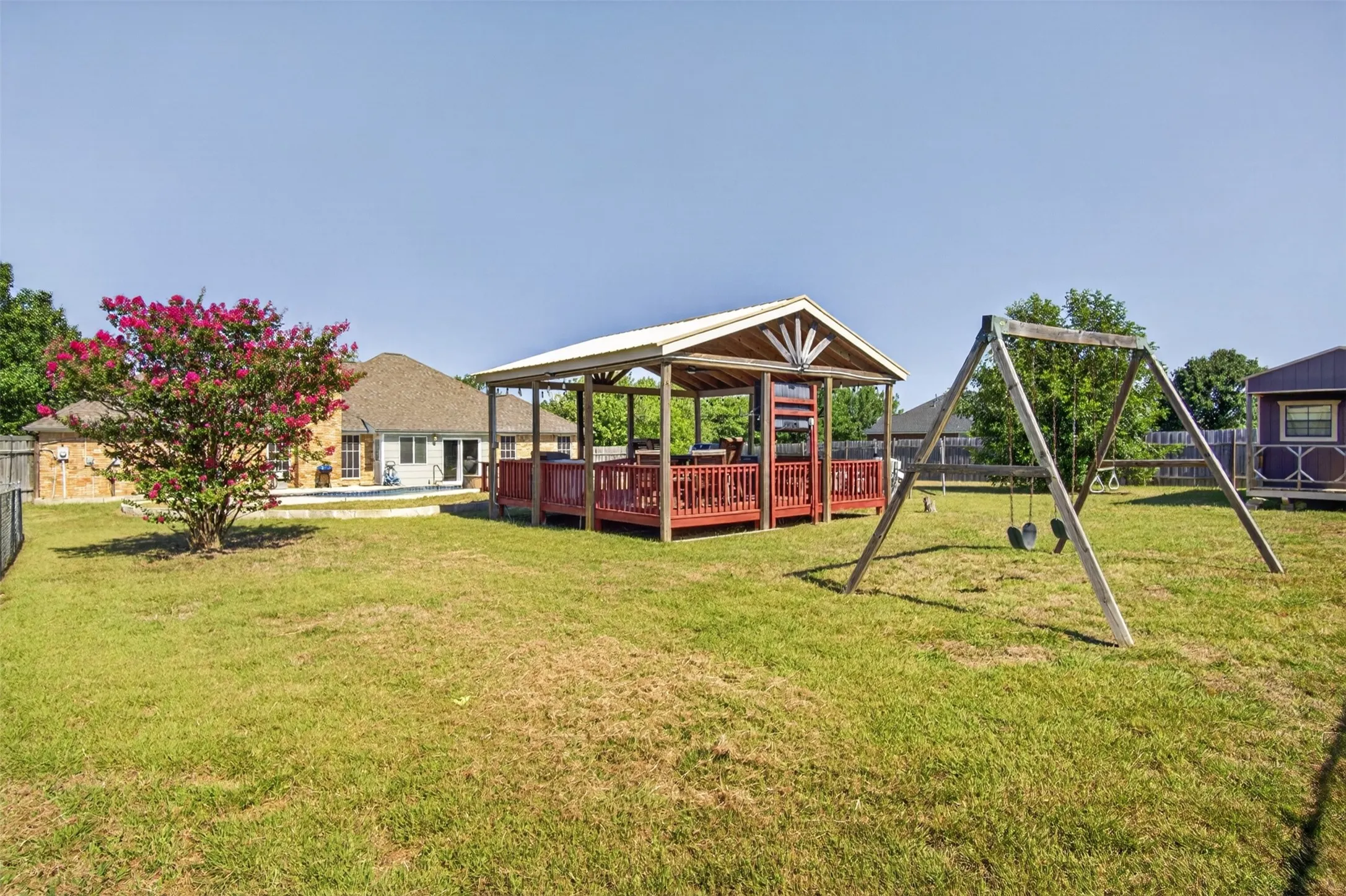 Single Family Residence For Sale in Ellis County , 7851 Mavis Avenue, Waxahachie, Texas 75167, 3 Bedroom, 2 Bathroom, 2 Garage spaces, 2,302 Sqft, built in 1997, mls#21328358, Real Estate Agent in Waxahachie, Homes For Sale in Ellis county, Homes For Sale in Waxahachie, Realtor in Waxahachie Texas, Real Estate Brokerage Independent Realty Texas, Luminita Cordes Realtor