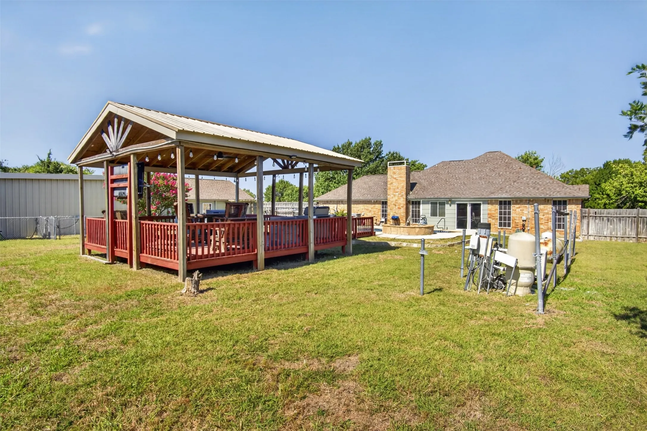 Single Family Residence For Sale in Ellis County , 7851 Mavis Avenue, Waxahachie, Texas 75167, 3 Bedroom, 2 Bathroom, 2 Garage spaces, 2,302 Sqft, built in 1997, mls#21328358, Real Estate Agent in Waxahachie, Homes For Sale in Ellis county, Homes For Sale in Waxahachie, Realtor in Waxahachie Texas, Real Estate Brokerage Independent Realty Texas, Luminita Cordes Realtor