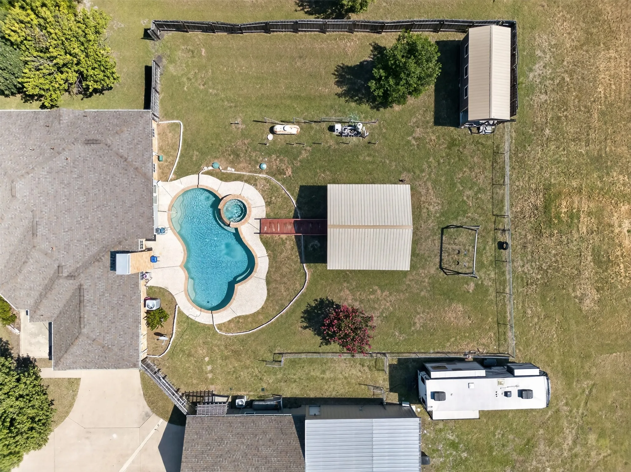 Single Family Residence For Sale in Ellis County , 7851 Mavis Avenue, Waxahachie, Texas 75167, 3 Bedroom, 2 Bathroom, 2 Garage spaces, 2,302 Sqft, built in 1997, mls#21328358, Real Estate Agent in Waxahachie, Homes For Sale in Ellis county, Homes For Sale in Waxahachie, Realtor in Waxahachie Texas, Real Estate Brokerage Independent Realty Texas, Luminita Cordes Realtor