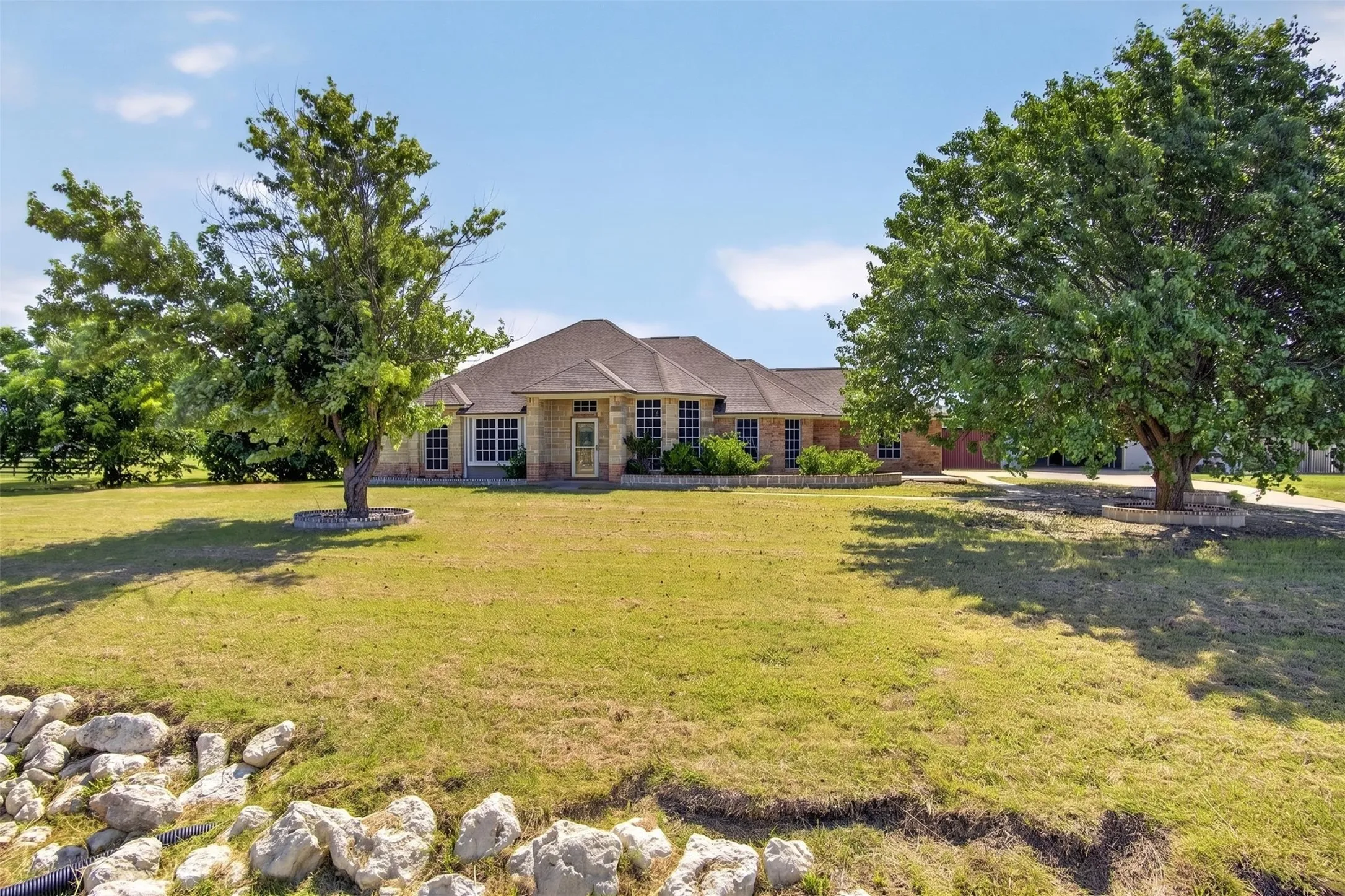 Single Family Residence For Sale in Ellis County , 7851 Mavis Avenue, Waxahachie, Texas 75167, 3 Bedroom, 2 Bathroom, 2 Garage spaces, 2,302 Sqft, built in 1997, mls#21328358, Real Estate Agent in Waxahachie, Homes For Sale in Ellis county, Homes For Sale in Waxahachie, Realtor in Waxahachie Texas, Real Estate Brokerage Independent Realty Texas, Luminita Cordes Realtor