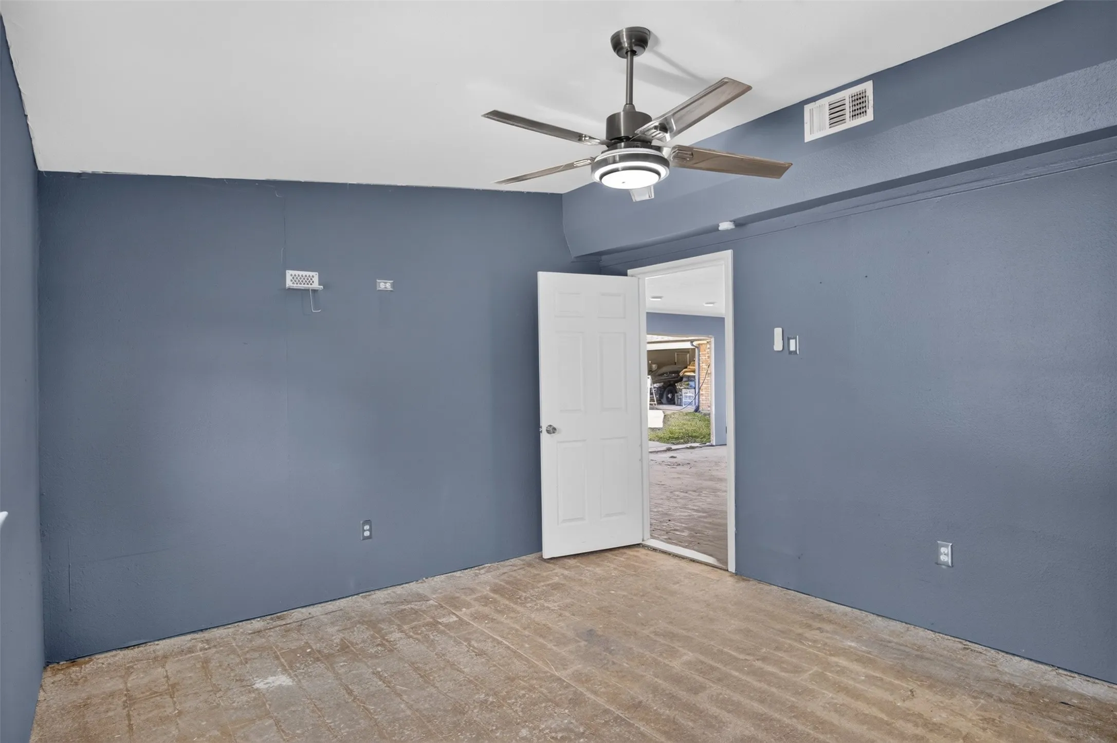 Single Family Residence For Sale in Ellis County , 7851 Mavis Avenue, Waxahachie, Texas 75167, 3 Bedroom, 2 Bathroom, 2 Garage spaces, 2,302 Sqft, built in 1997, mls#21328358, Real Estate Agent in Waxahachie, Homes For Sale in Ellis county, Homes For Sale in Waxahachie, Realtor in Waxahachie Texas, Real Estate Brokerage Independent Realty Texas, Luminita Cordes Realtor
