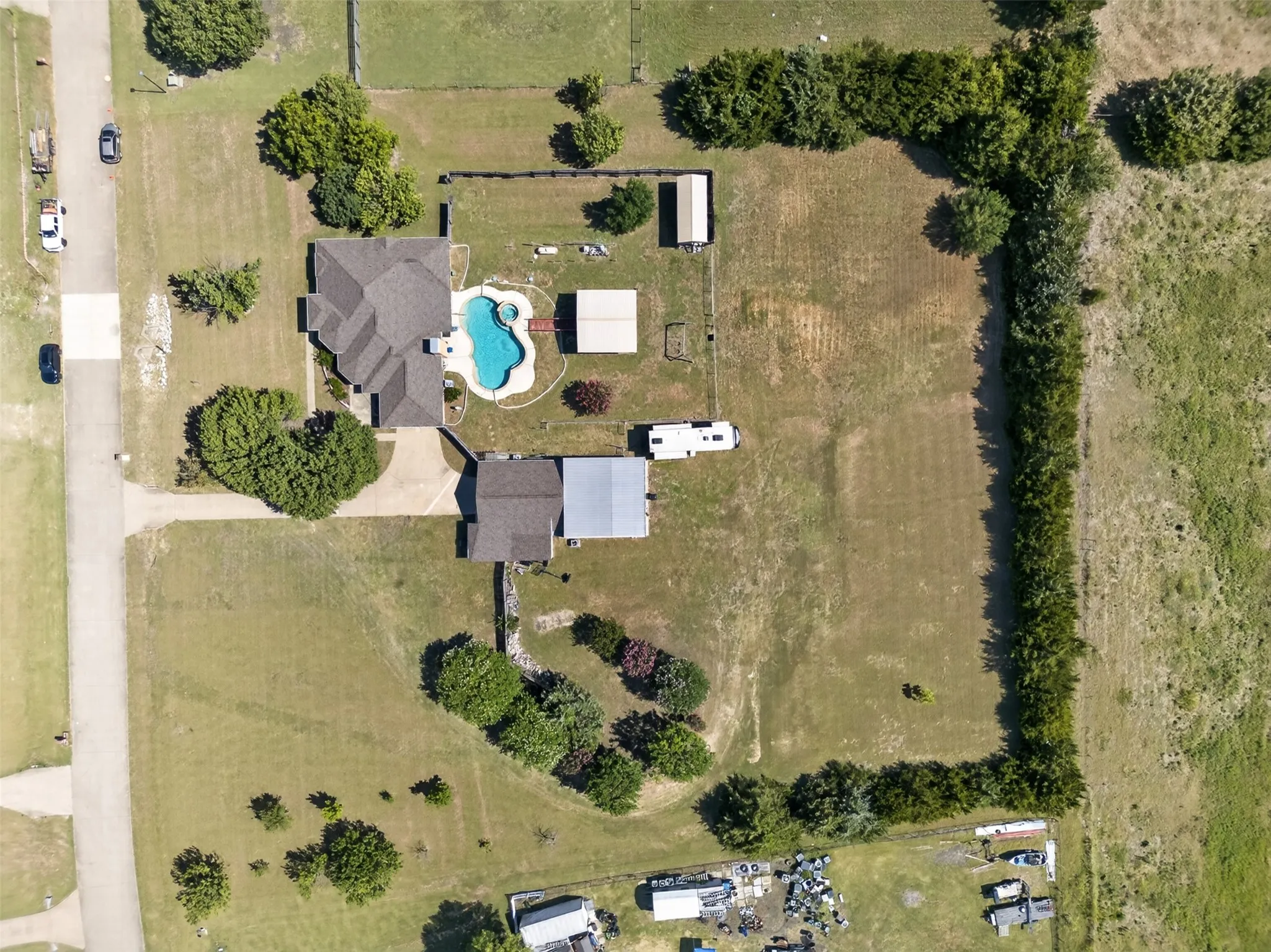 Single Family Residence For Sale in Ellis County , 7851 Mavis Avenue, Waxahachie, Texas 75167, 3 Bedroom, 2 Bathroom, 2 Garage spaces, 2,302 Sqft, built in 1997, mls#21328358, Real Estate Agent in Waxahachie, Homes For Sale in Ellis county, Homes For Sale in Waxahachie, Realtor in Waxahachie Texas, Real Estate Brokerage Independent Realty Texas, Luminita Cordes Realtor