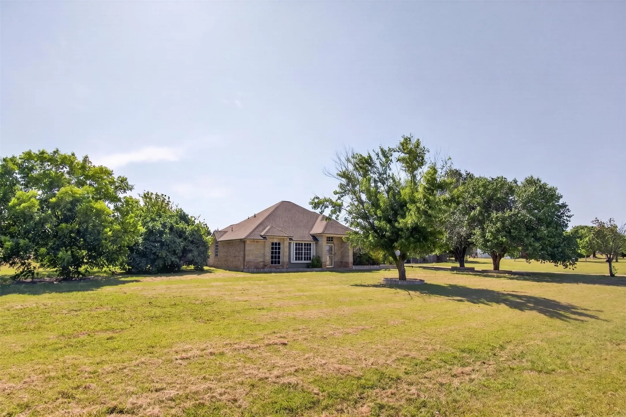 Single Family Residence For Sale in Ellis County , 7851 Mavis Avenue, Waxahachie, Texas 75167, 3 Bedroom, 2 Bathroom, 2 Garage spaces, 2,302 Sqft, built in 1997, mls#21328358, Real Estate Agent in Waxahachie, Homes For Sale in Ellis county, Homes For Sale in Waxahachie, Realtor in Waxahachie Texas, Real Estate Brokerage Independent Realty Texas, Luminita Cordes Realtor