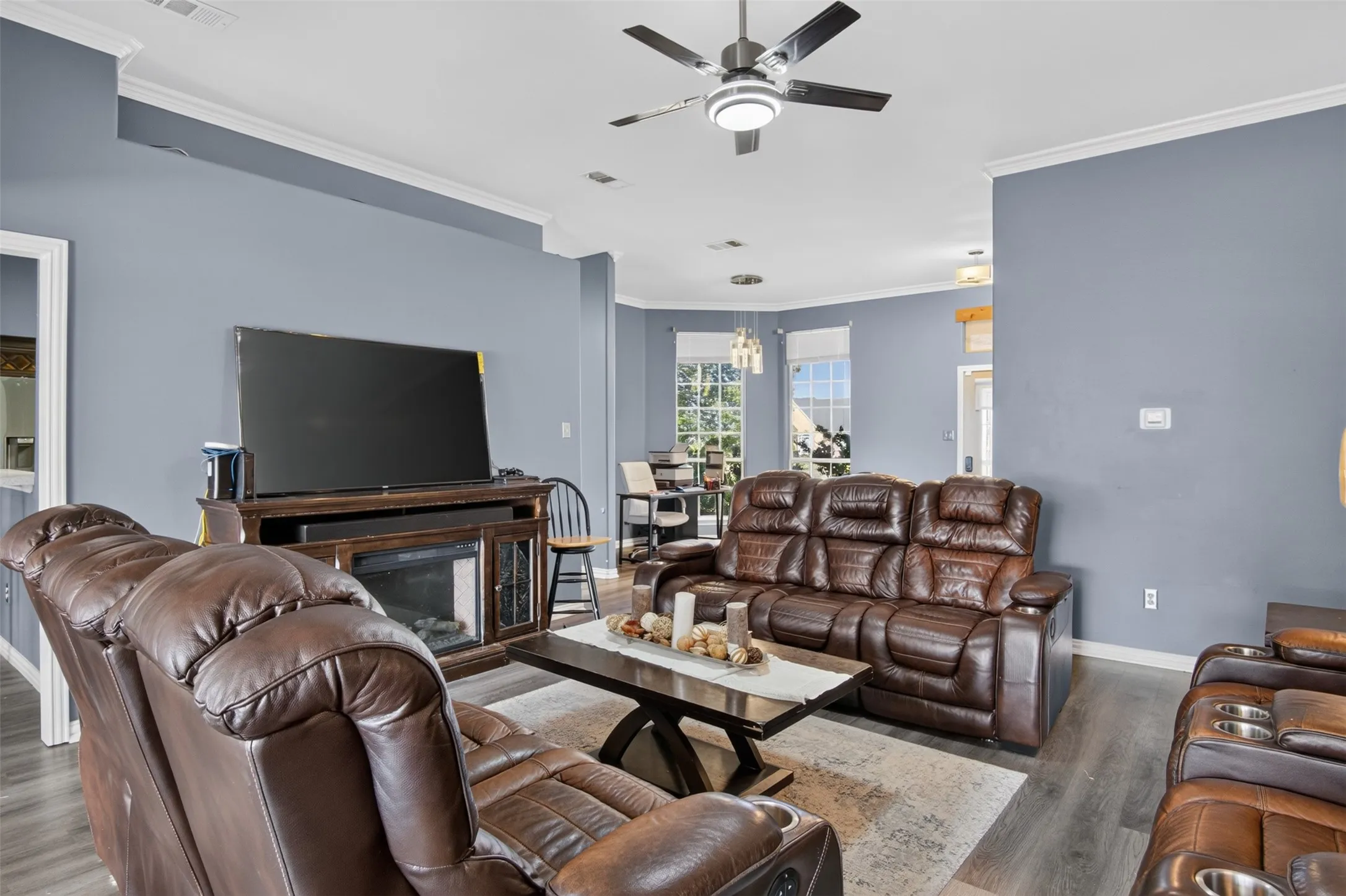 Single Family Residence For Sale in Ellis County , 7851 Mavis Avenue, Waxahachie, Texas 75167, 3 Bedroom, 2 Bathroom, 2 Garage spaces, 2,302 Sqft, built in 1997, mls#21328358, Real Estate Agent in Waxahachie, Homes For Sale in Ellis county, Homes For Sale in Waxahachie, Realtor in Waxahachie Texas, Real Estate Brokerage Independent Realty Texas, Luminita Cordes Realtor