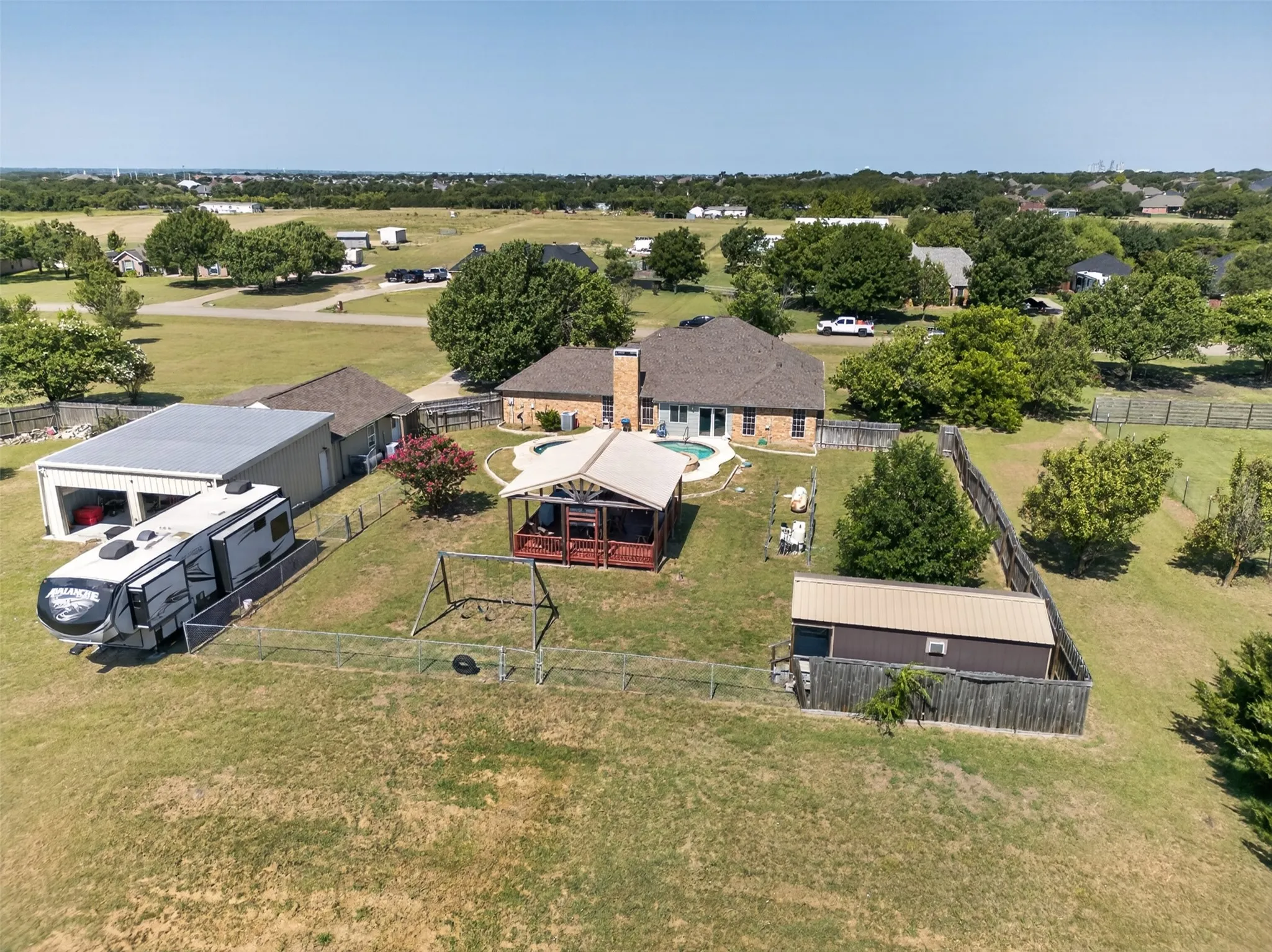 Single Family Residence For Sale in Ellis County , 7851 Mavis Avenue, Waxahachie, Texas 75167, 3 Bedroom, 2 Bathroom, 2 Garage spaces, 2,302 Sqft, built in 1997, mls#21328358, Real Estate Agent in Waxahachie, Homes For Sale in Ellis county, Homes For Sale in Waxahachie, Realtor in Waxahachie Texas, Real Estate Brokerage Independent Realty Texas, Luminita Cordes Realtor