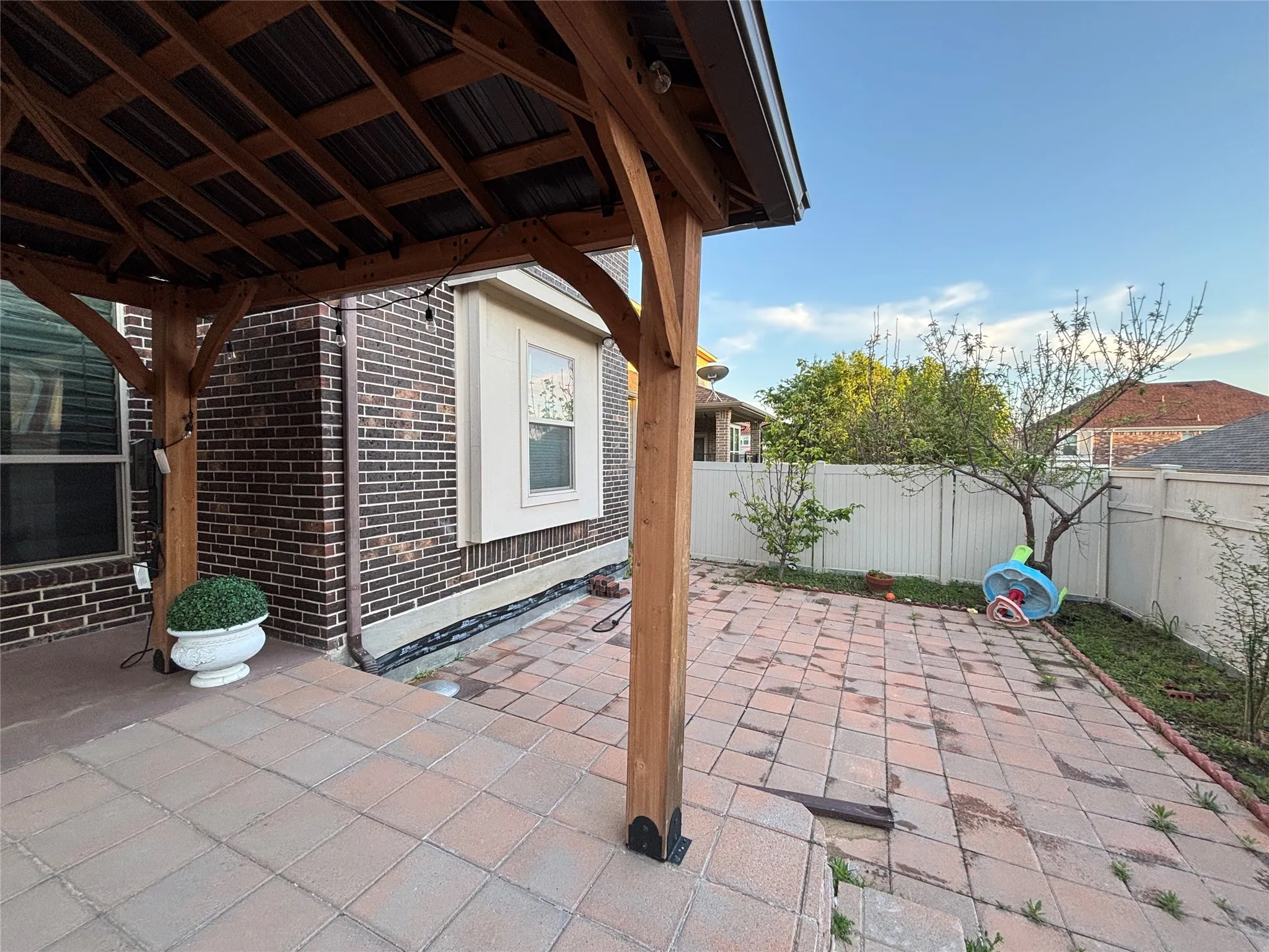 Single Family Residence For Sale in Dallas County , 2807 Borama Drive, Irving, Texas 75062, 6 Bedroom, 5 Bathroom, 2 Garage spaces, 3,913 Sqft, built in 2013, mls#21328454, Real Estate Agent in Irving, Homes For Sale in Dallas county, Homes For Sale in Irving, Realtor in Irving Texas, Real Estate Brokerage Independent Realty Texas, Luminita Cordes Realtor