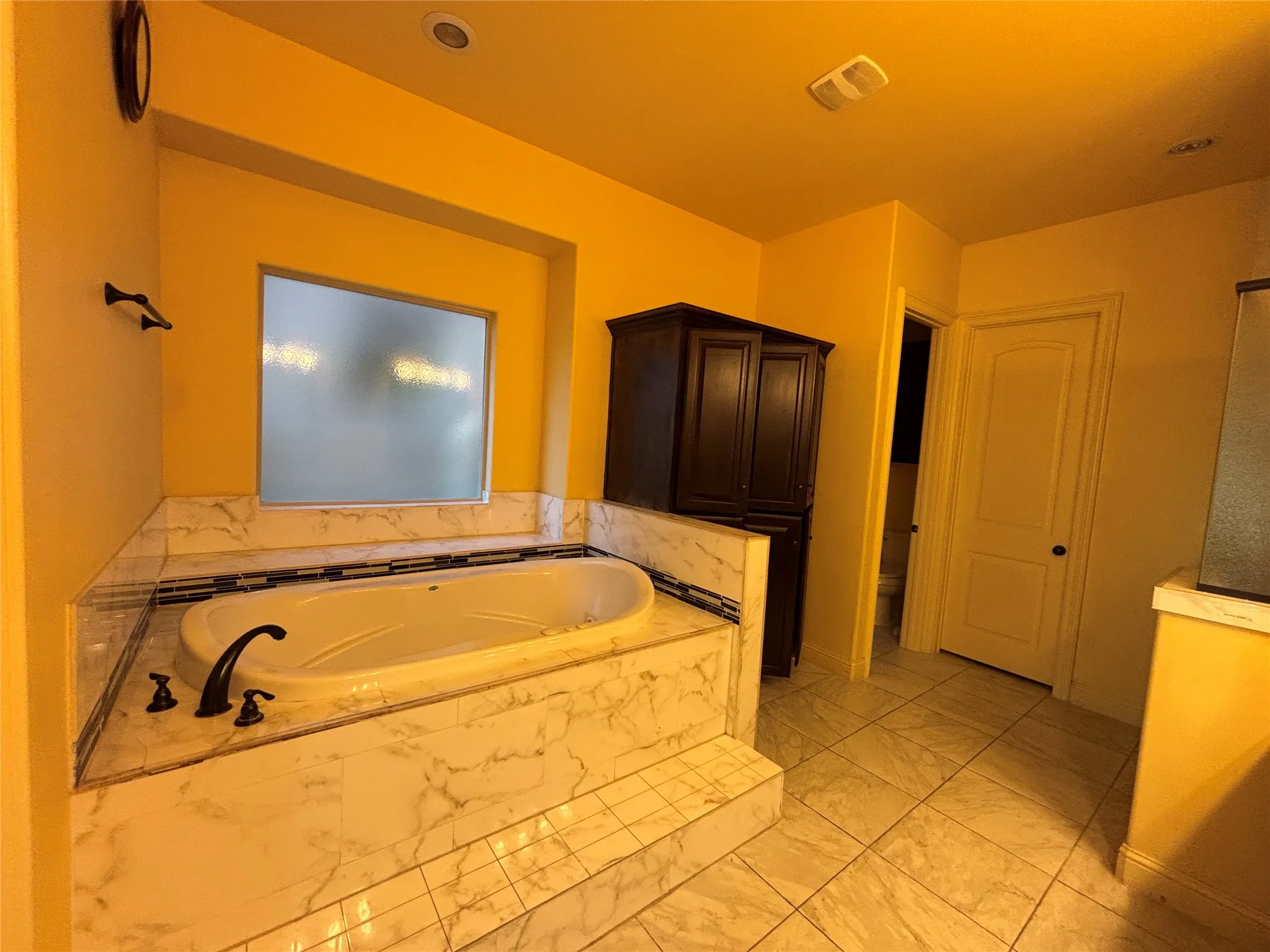 Single Family Residence For Sale in Dallas County , 2807 Borama Drive, Irving, Texas 75062, 6 Bedroom, 5 Bathroom, 2 Garage spaces, 3,913 Sqft, built in 2013, mls#21328454, Real Estate Agent in Irving, Homes For Sale in Dallas county, Homes For Sale in Irving, Realtor in Irving Texas, Real Estate Brokerage Independent Realty Texas, Luminita Cordes Realtor