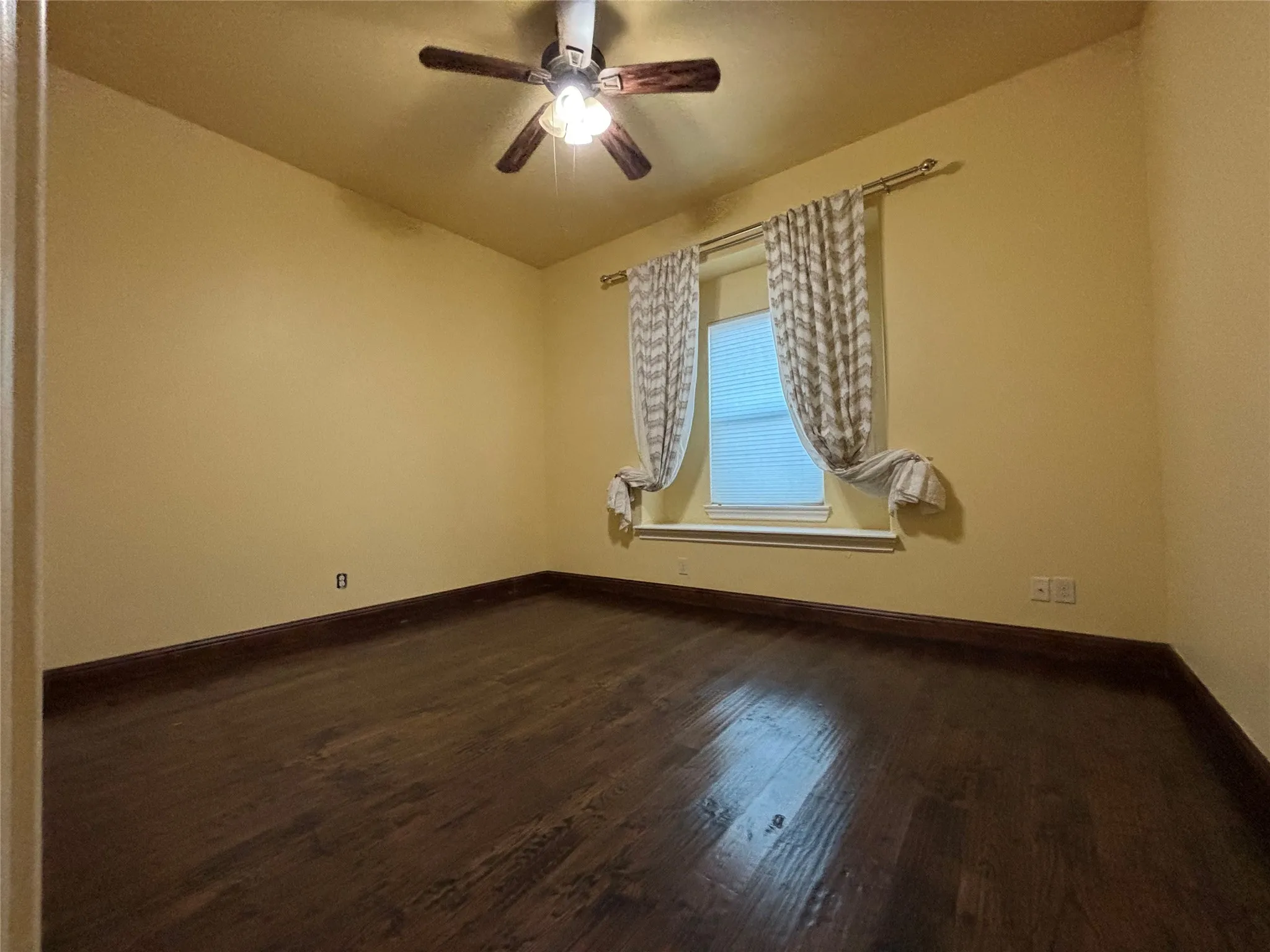 Single Family Residence For Sale in Dallas County , 2807 Borama Drive, Irving, Texas 75062, 6 Bedroom, 5 Bathroom, 2 Garage spaces, 3,913 Sqft, built in 2013, mls#21328454, Real Estate Agent in Irving, Homes For Sale in Dallas county, Homes For Sale in Irving, Realtor in Irving Texas, Real Estate Brokerage Independent Realty Texas, Luminita Cordes Realtor