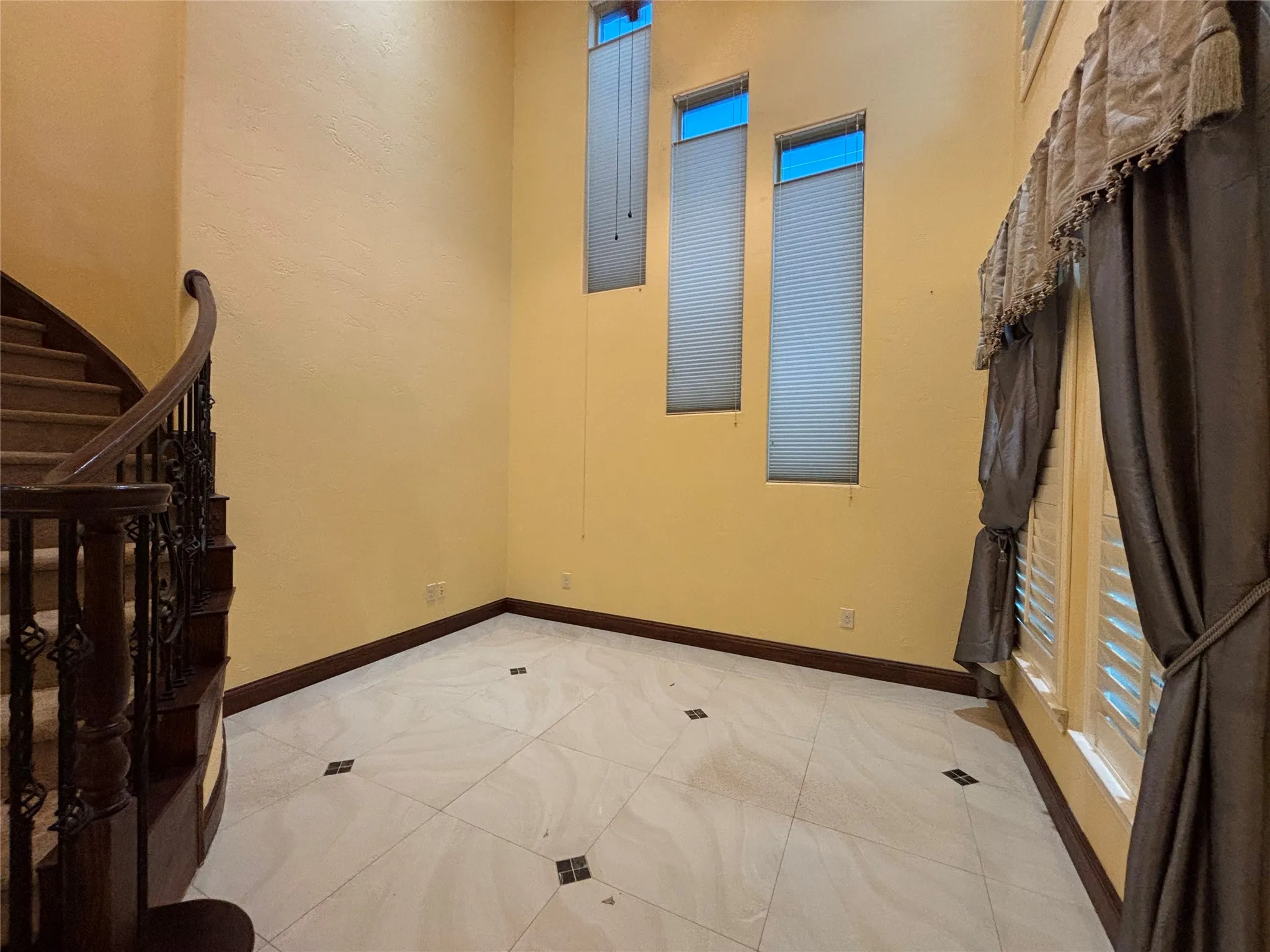 Single Family Residence For Sale in Dallas County , 2807 Borama Drive, Irving, Texas 75062, 6 Bedroom, 5 Bathroom, 2 Garage spaces, 3,913 Sqft, built in 2013, mls#21328454, Real Estate Agent in Irving, Homes For Sale in Dallas county, Homes For Sale in Irving, Realtor in Irving Texas, Real Estate Brokerage Independent Realty Texas, Luminita Cordes Realtor