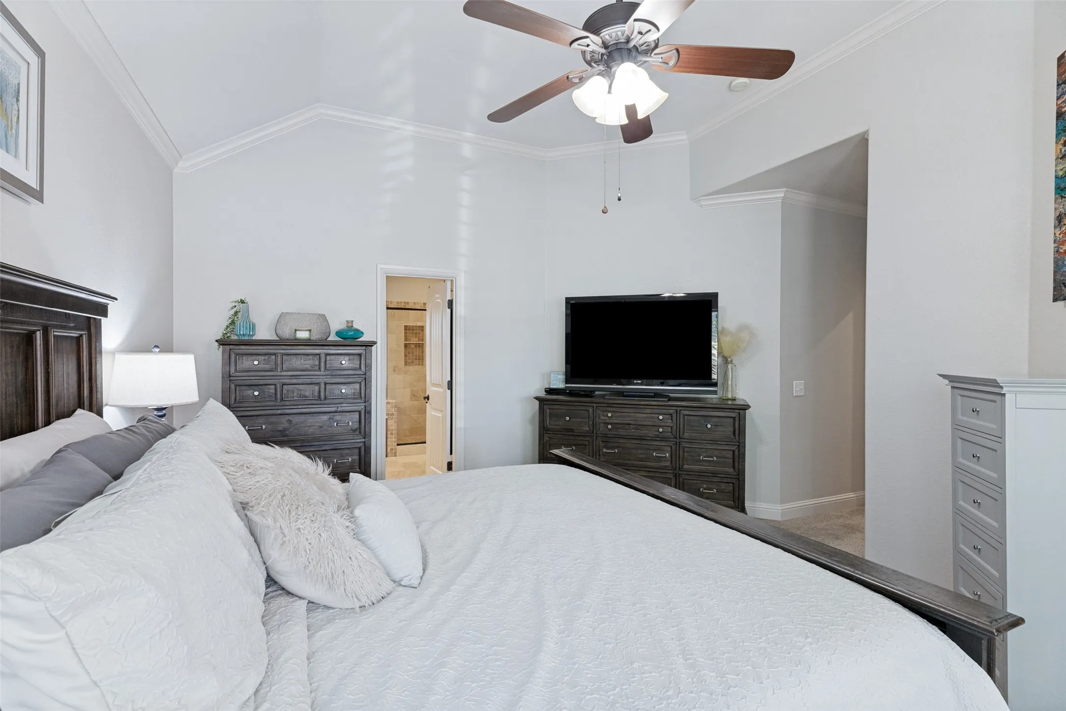 Vaulted ceiling featuring crown molding, a ceiling fan, and recessed lighting