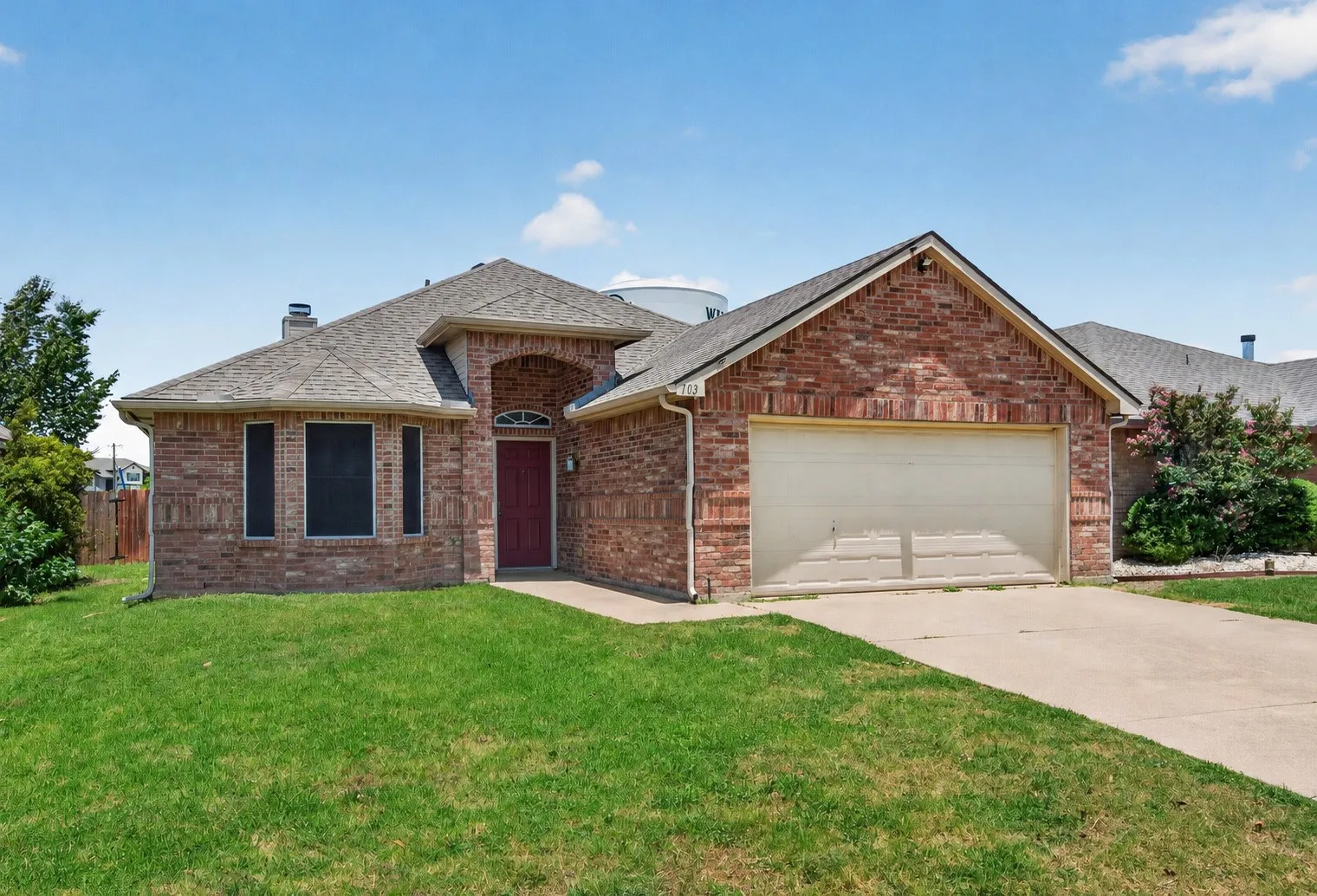 Single Family Residence For Sale in Ellis County , 103 Post Oak Drive, Waxahachie, Texas 75165, 3 Bedroom, 2 Bathroom, 2 Garage spaces, 1,650 Sqft, built in 2004, mls#21319591, Real Estate Agent in Waxahachie, Homes For Sale in Ellis county, Homes For Sale in Waxahachie, Realtor in Waxahachie Texas, Real Estate Brokerage Independent Realty Texas, Luminita Cordes Realtor