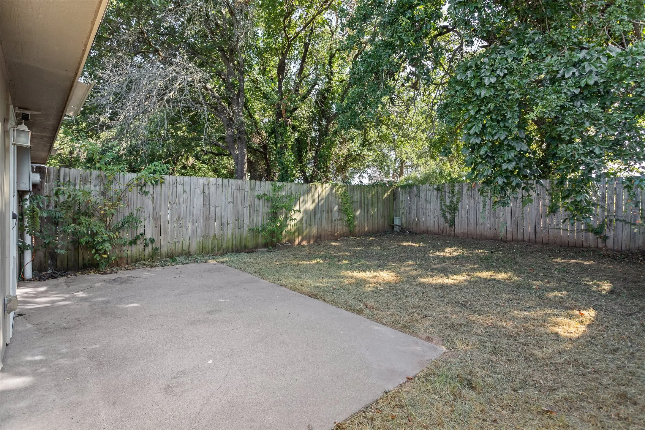 Duplex For Rent in Hood County , 2720 James Road, Granbury, Texas 76049, 2 Bedroom, 2 Bathroom, 2 Garage spaces, 1,760 Sqft, built in 1999, mls#21328466, Real Estate Agent in Granbury, Homes For Rent in Hood county, Homes For Rent in Granbury, Realtor in Granbury Texas, Real Estate Brokerage Independent Realty Texas, Luminita Cordes Realtor