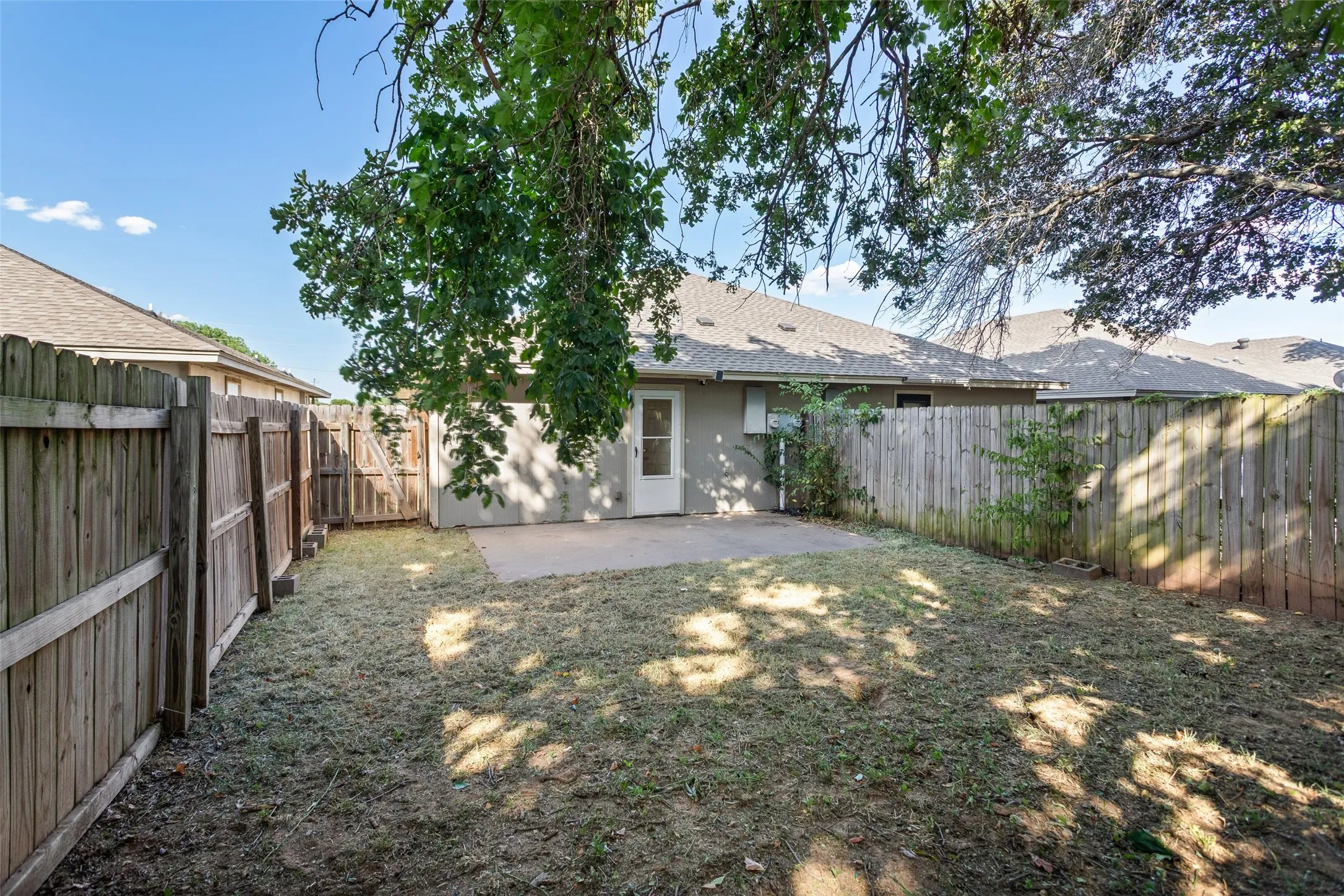 Duplex For Rent in Hood County , 2720 James Road, Granbury, Texas 76049, 2 Bedroom, 2 Bathroom, 2 Garage spaces, 1,760 Sqft, built in 1999, mls#21328466, Real Estate Agent in Granbury, Homes For Rent in Hood county, Homes For Rent in Granbury, Realtor in Granbury Texas, Real Estate Brokerage Independent Realty Texas, Luminita Cordes Realtor